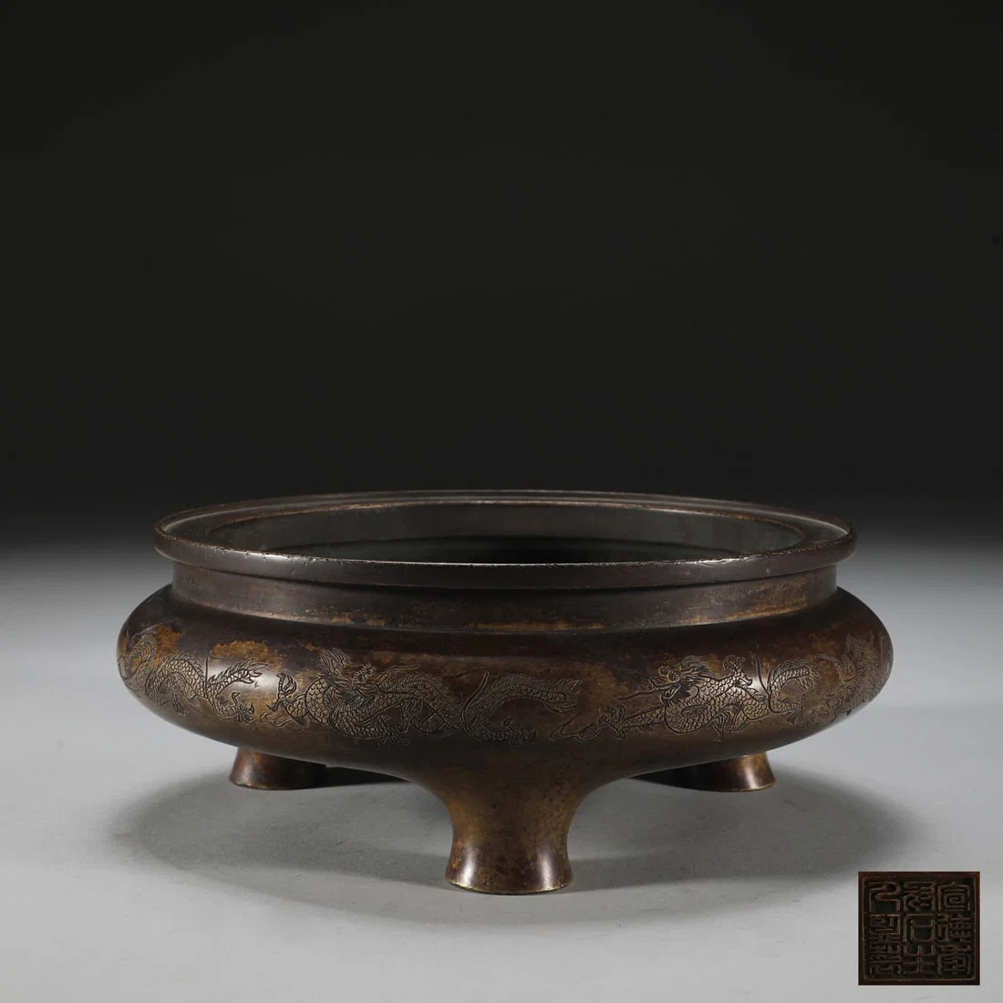 An Exquisite Bronze Dragon Pattern Tripod Censer