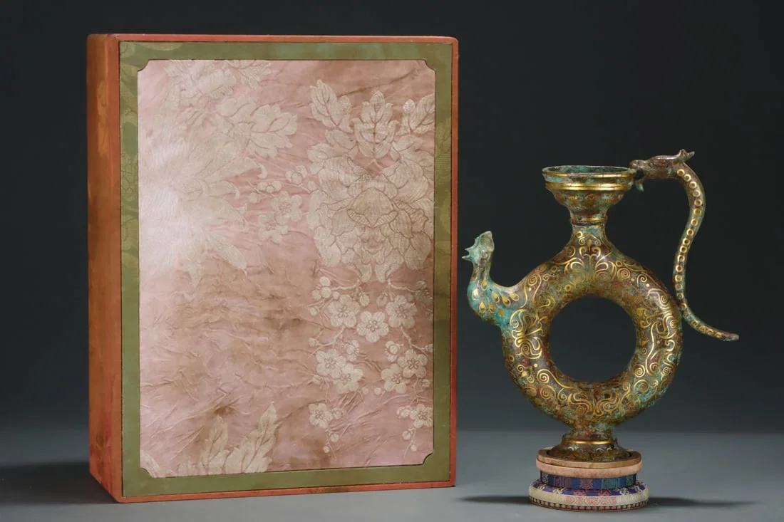 An Exquisite Bronze Inlaid Gold Dragon Pattern Loop-Handled Pot,with Inscription