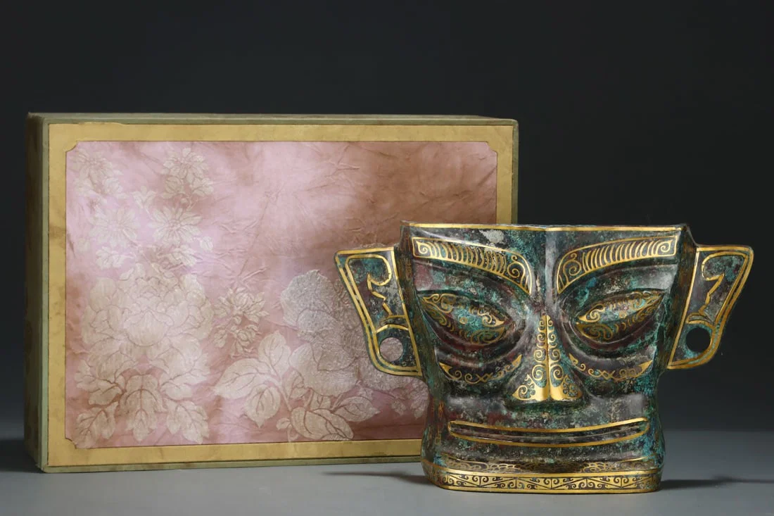 An Exquisite Bronze Inlaid Gold Figure-Face Pattern Mask,with Inscription