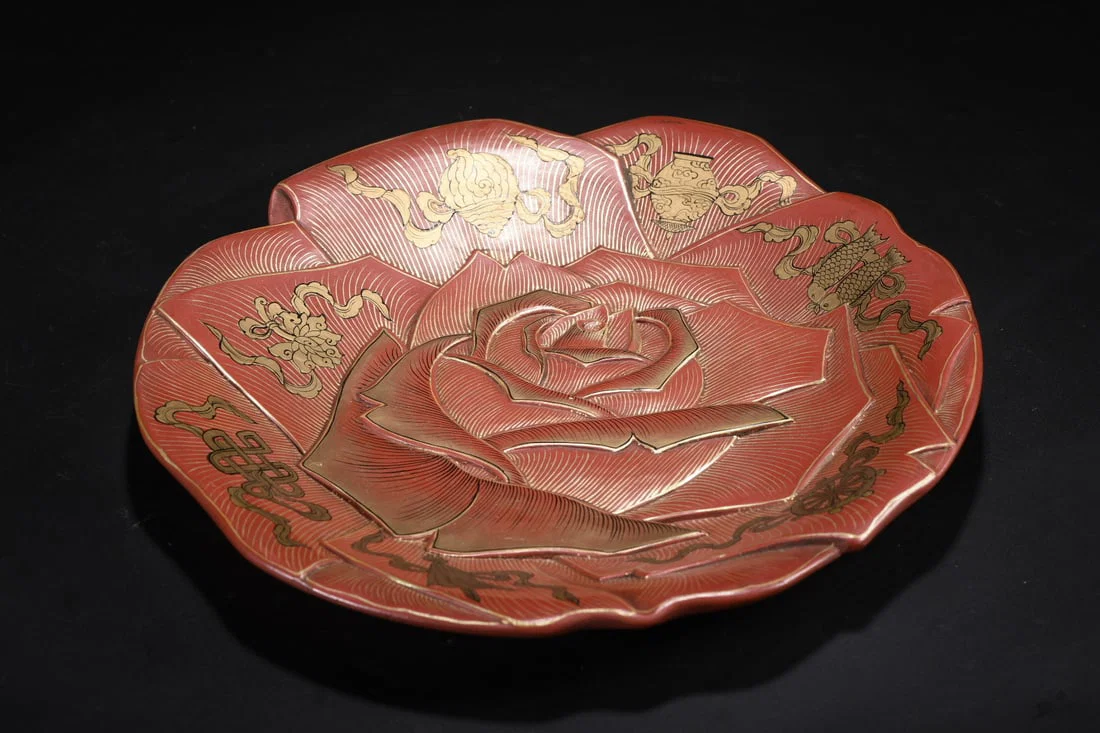 An Exquisite Carved Lacquer Painted Gold Flower Pattern Plate