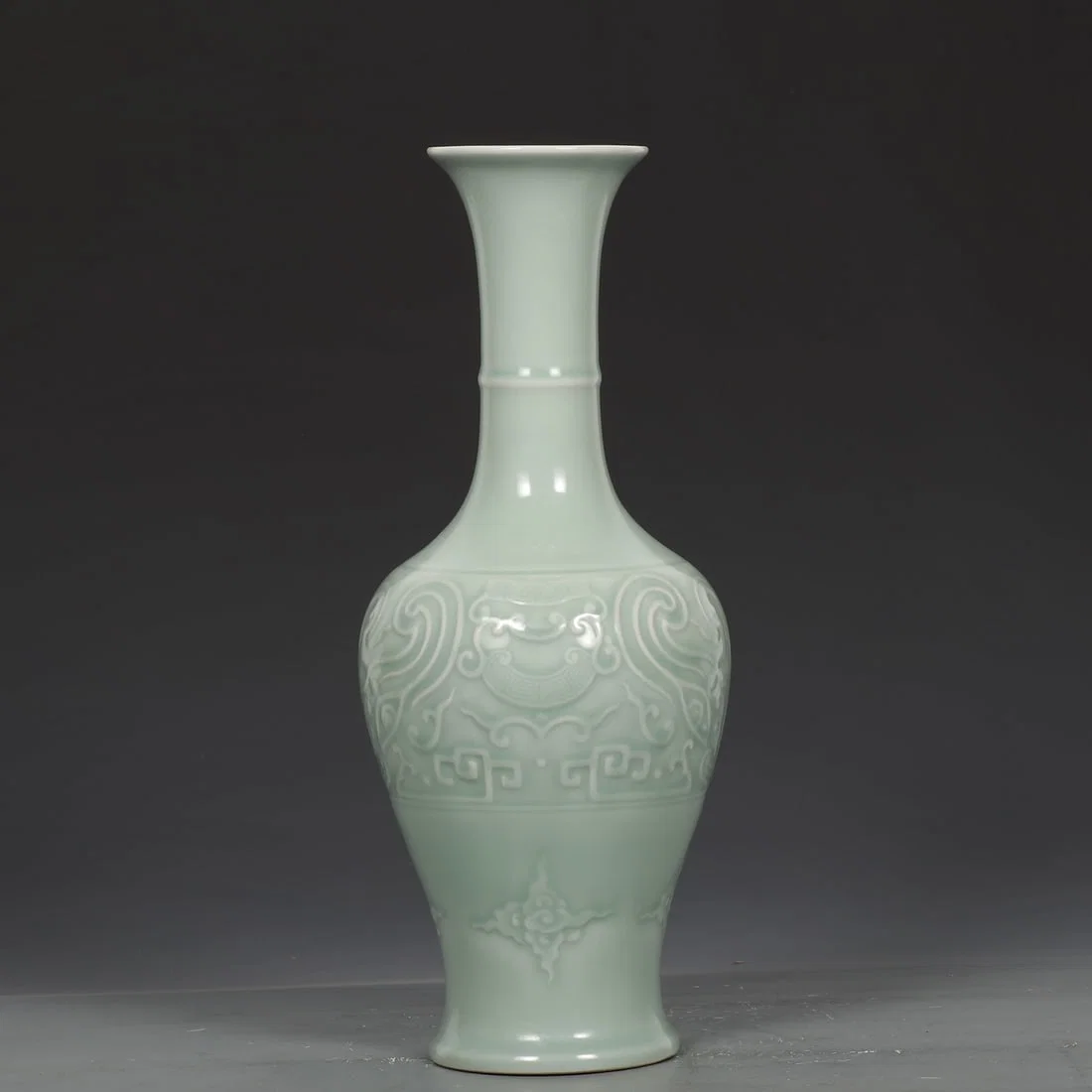 An Exquisite Celadon Glazed Auspicious Cloud Pattern Vase