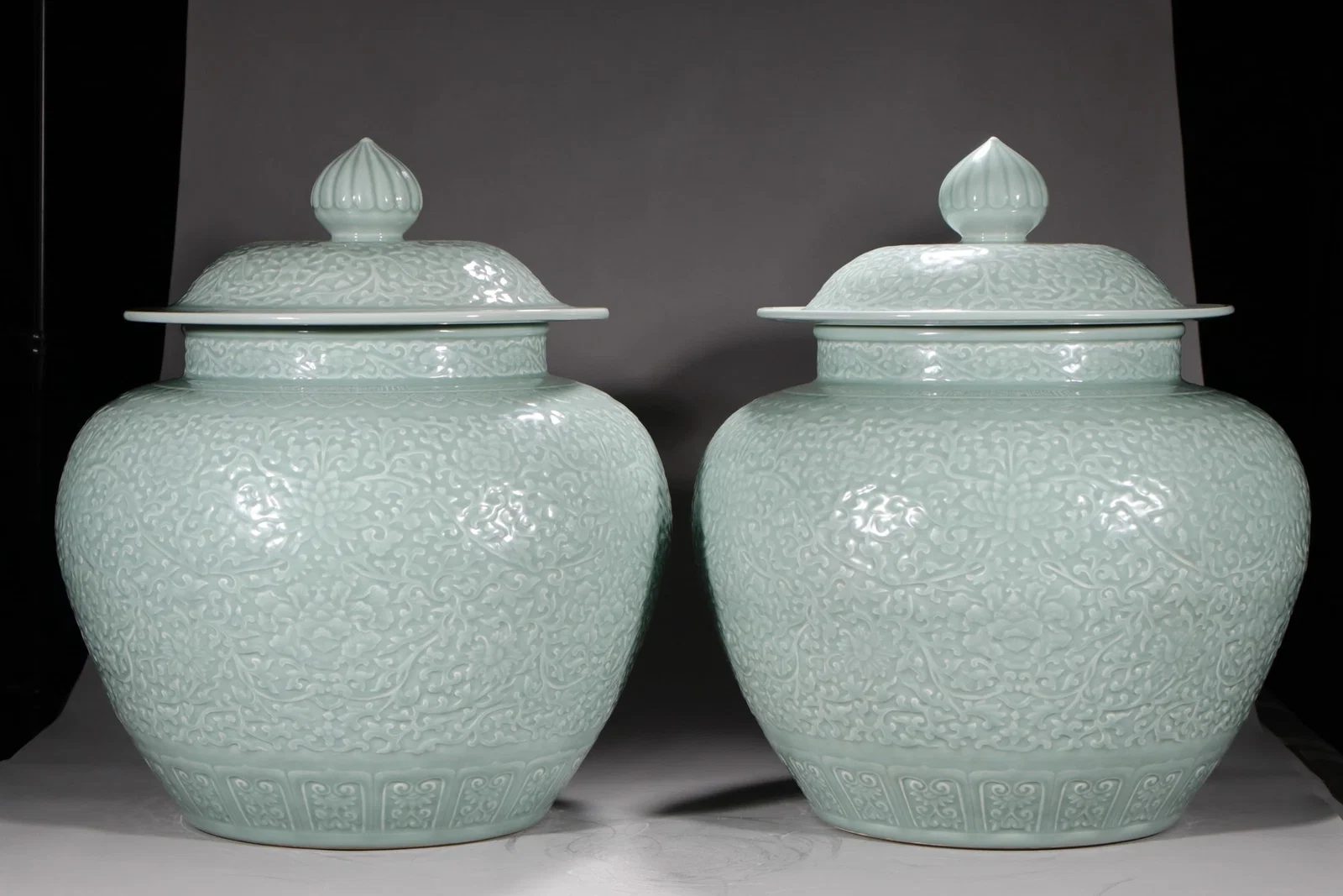 An Exquisite Celadon Glazed Lotus Pattern Jar