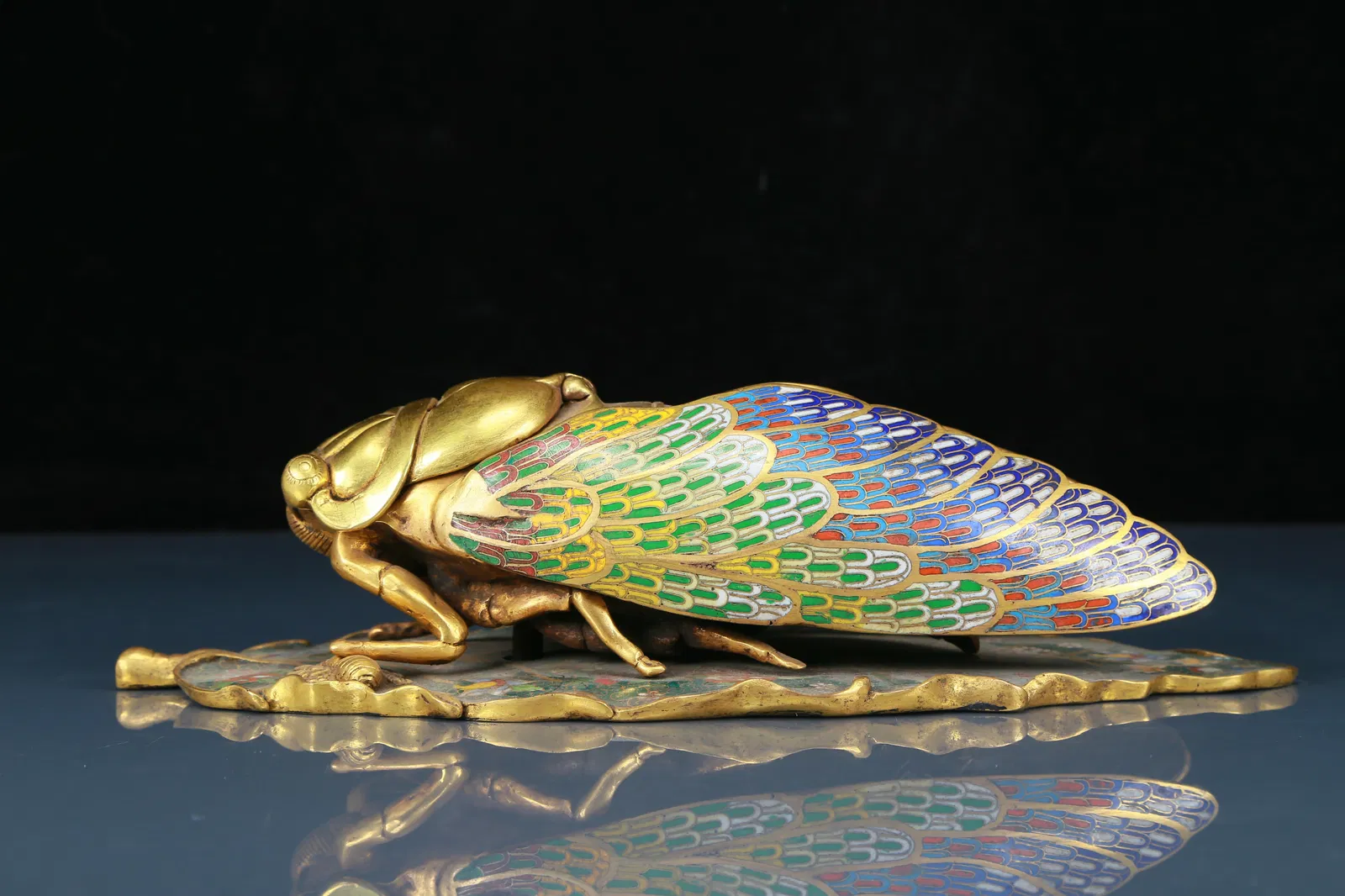 An exquisite cloisonne 'cicada' shaped box