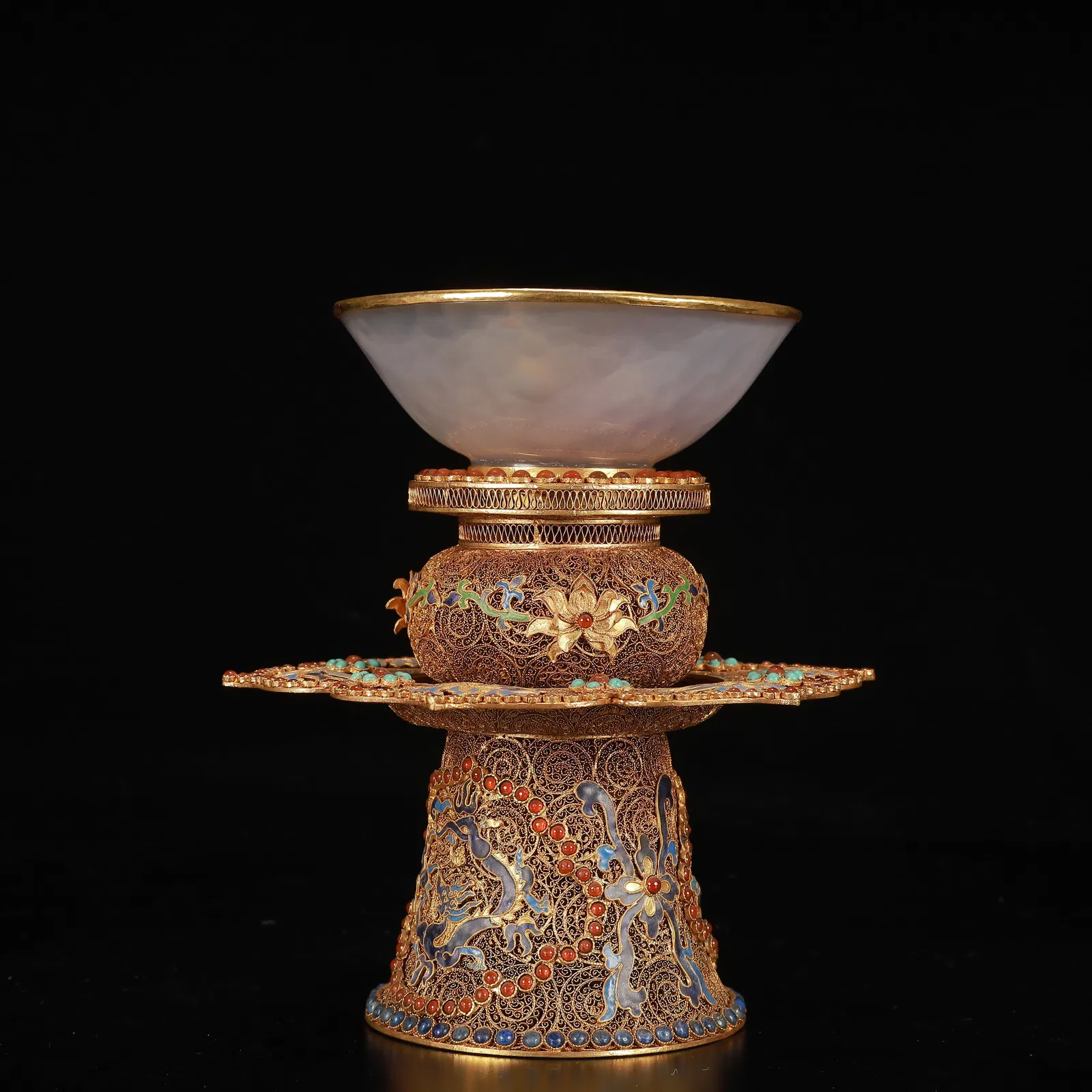 An Exquisite Cloisonne Gilt Agate Cover with Gold Bowl,With Cloisonne Base,Inlaid Gems