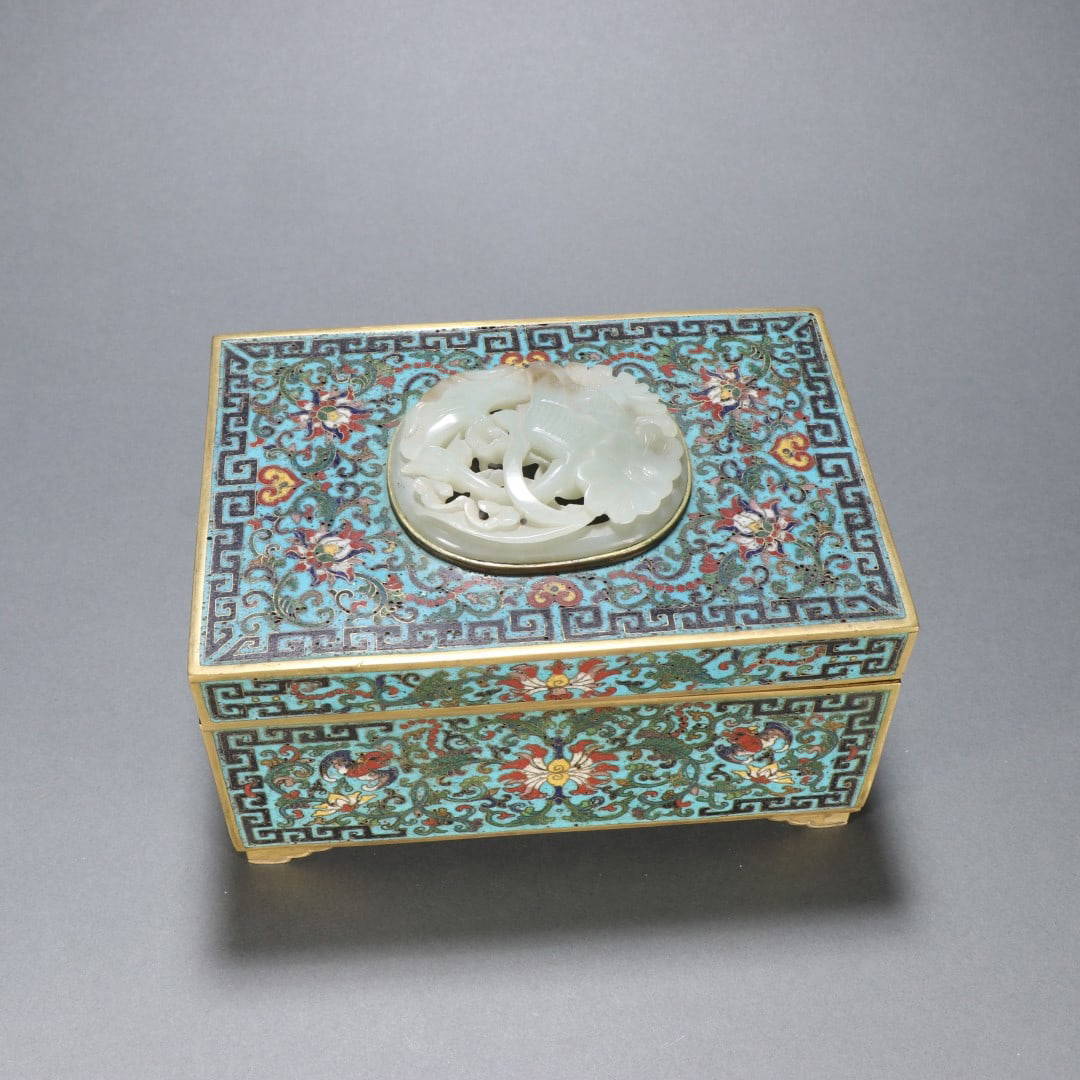 An Exquisite Cloisonne Inlaid White Jade Lotus Pattern Box