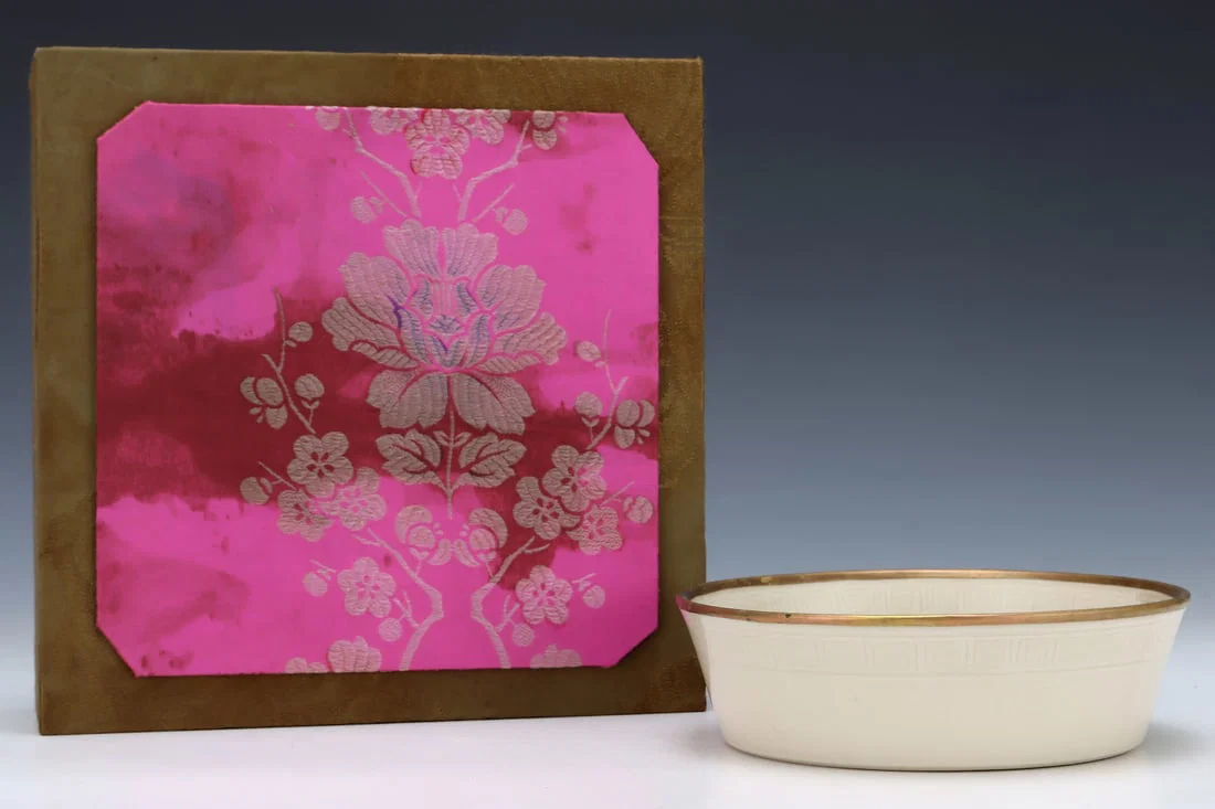 An Exquisite Ding yao Cover with Gold Dragon Pattern Water Pot,with an Imperial Poem by Emperor