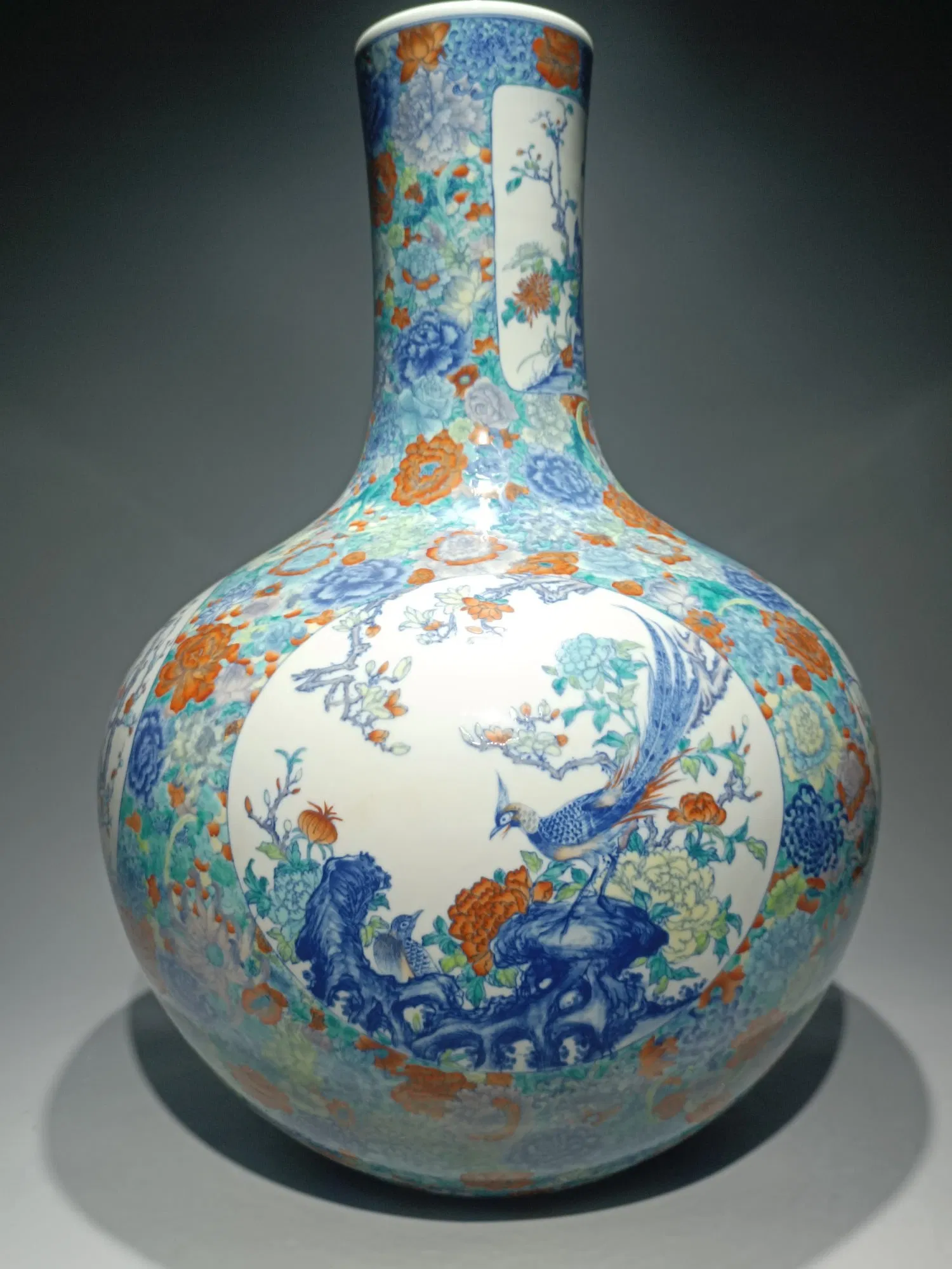 An Exquisite Doucai Flower and Bird Pattern Vase