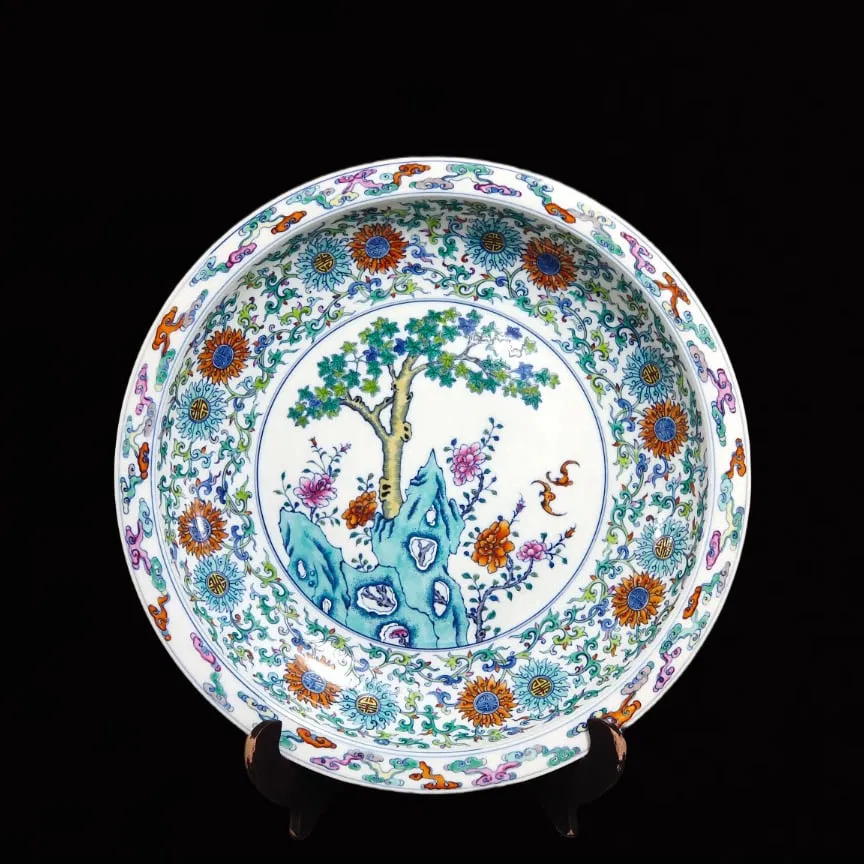 An Exquisite Doucai Flower Pattern Plate
