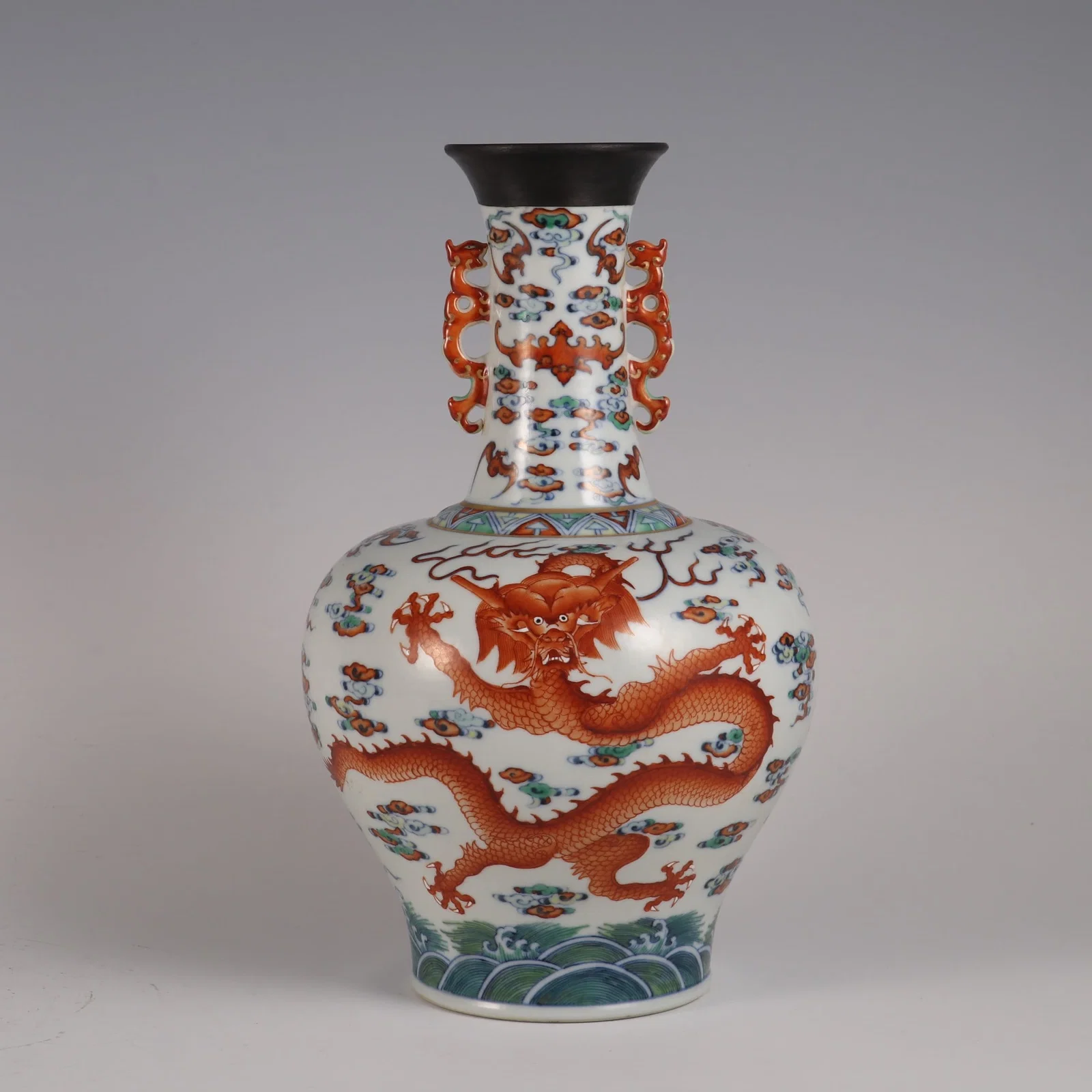 An Exquisite Doucai Seawater Pattern Dragon Pattern Double-Ears Vase