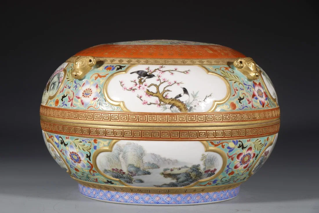 An Exquisite Enamel Flower and Bird Pattern Box,with an Imperial Poem by Emperor Qianlong