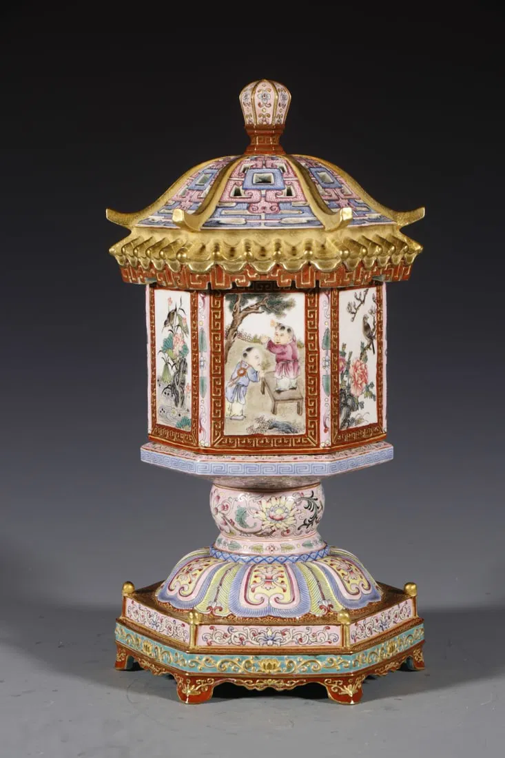 An Exquisite Enamel Flower and Bird Pattern Palace Lantern