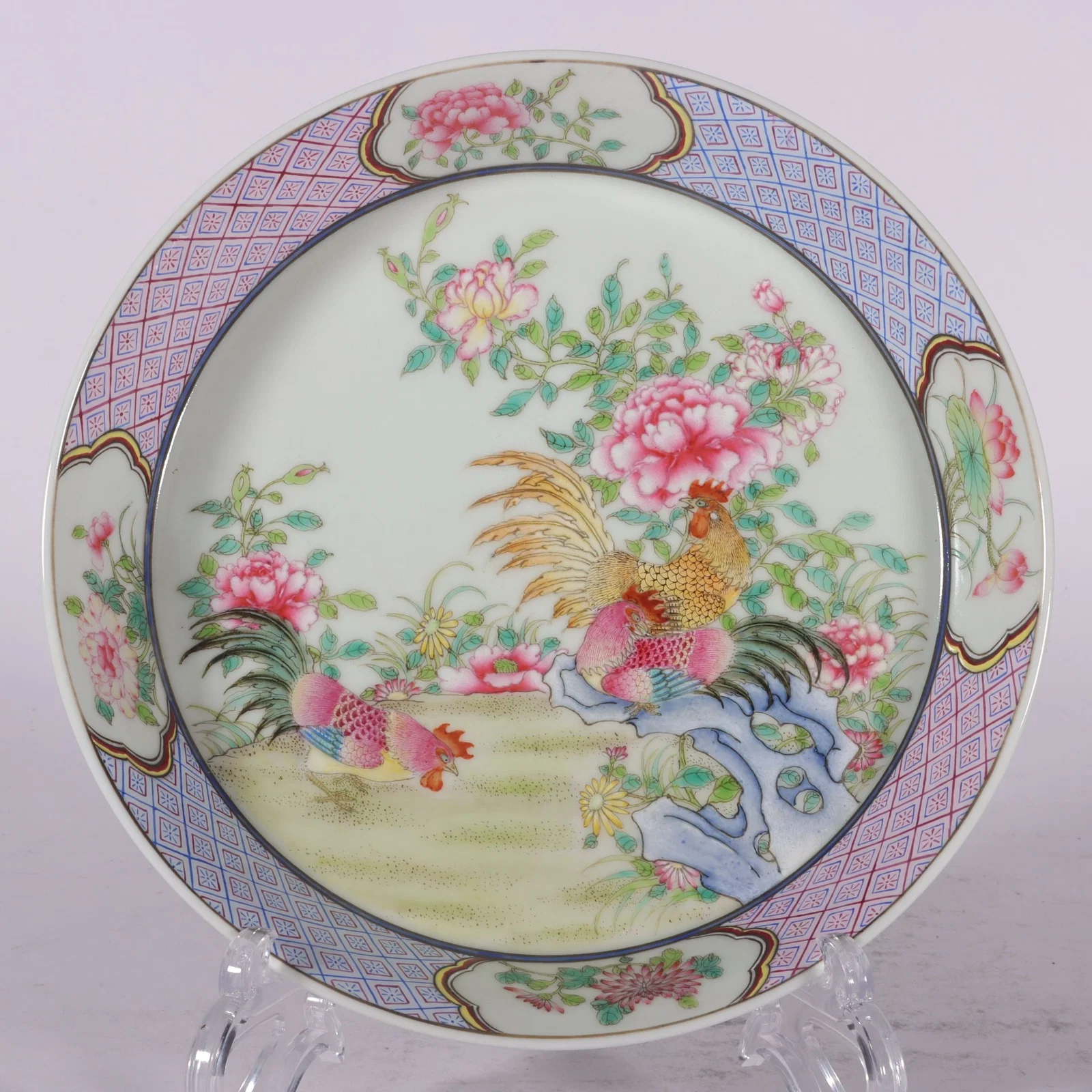 An Exquisite Enamel Flower and Rooster Pattern Plate
