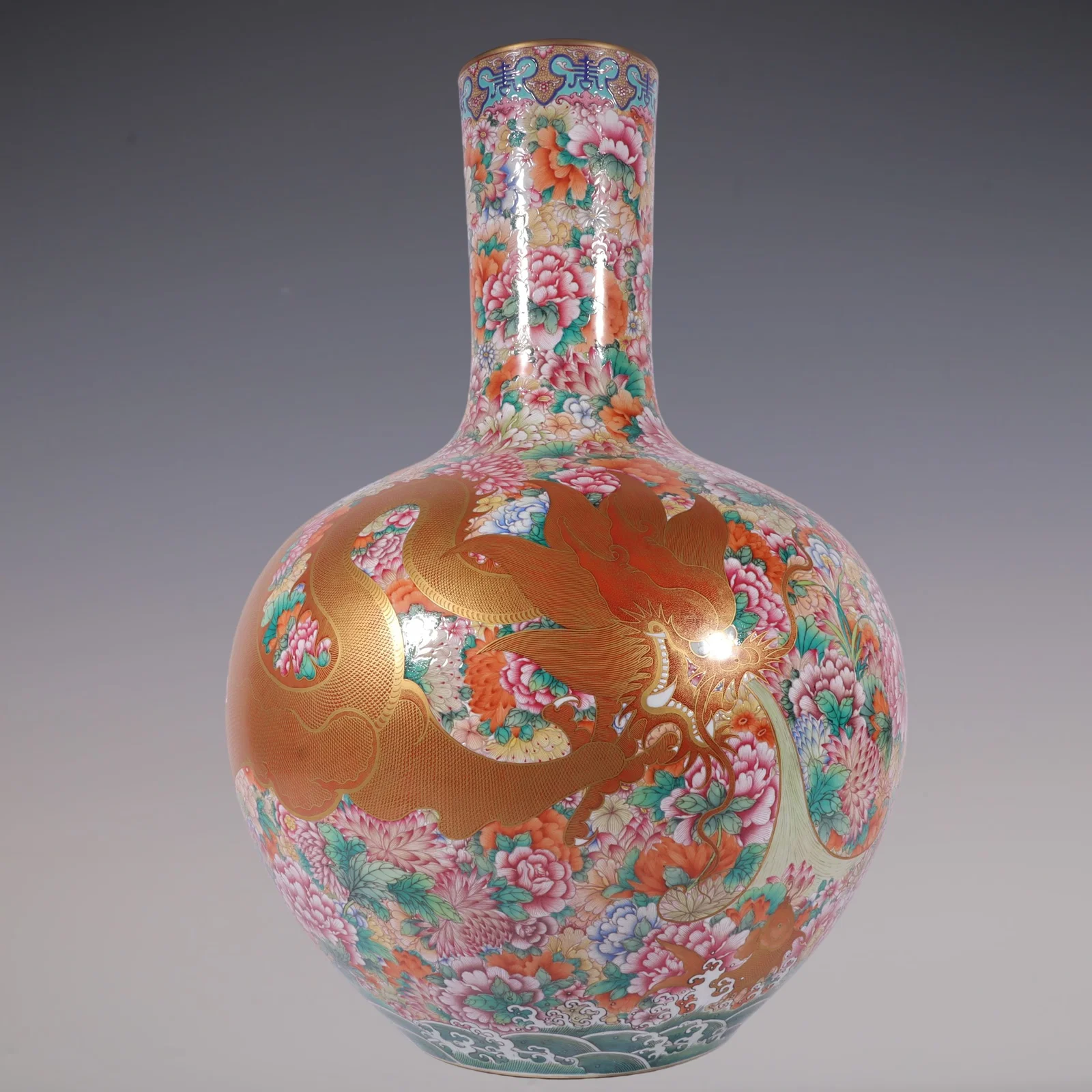 An Exquisite Enamel Flower Pattern Seawater Pattern Dragon Pattern Vase
