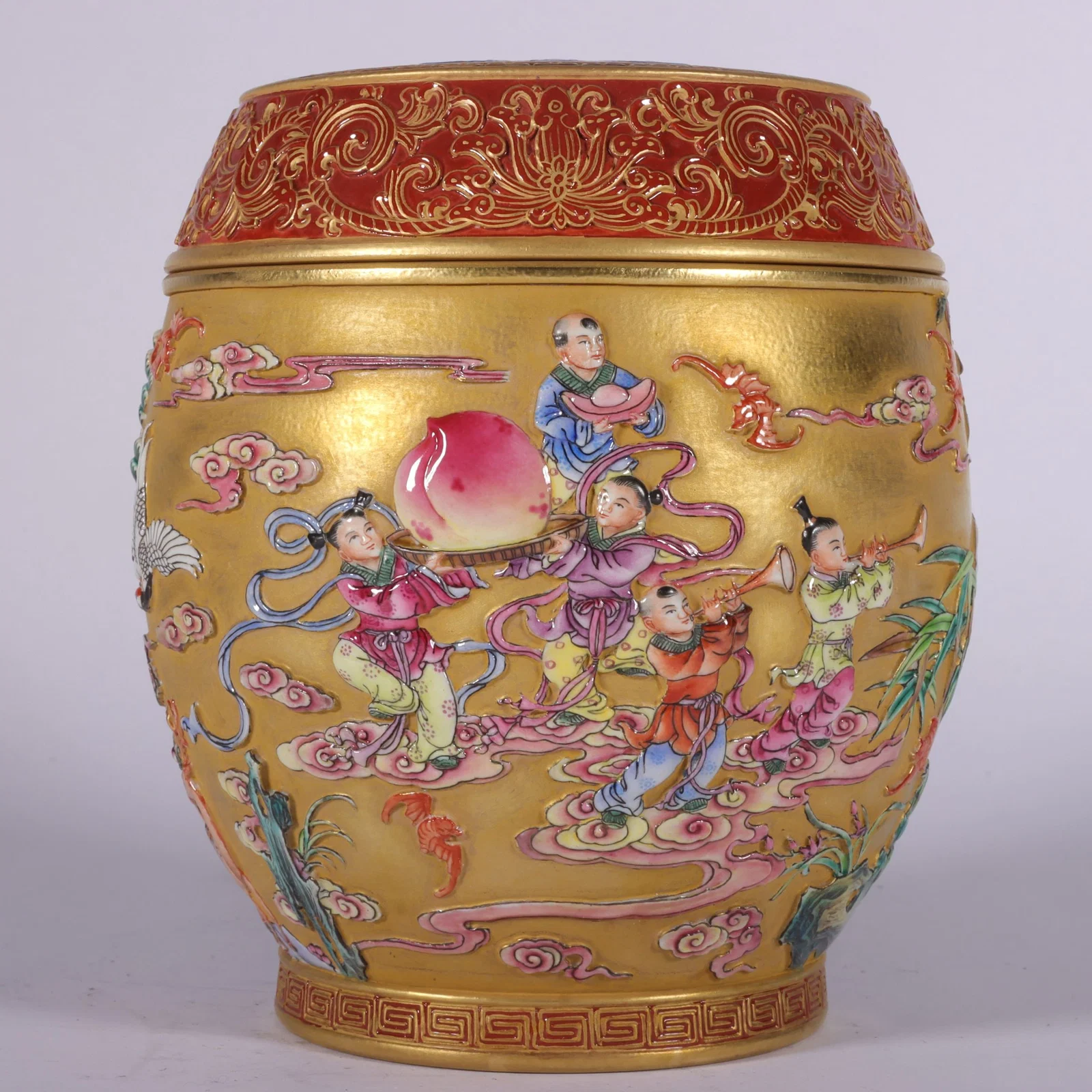 An Exquisite Enamel Gold Ground Auspicious Cloud and Figure Pattern Tea Caddy