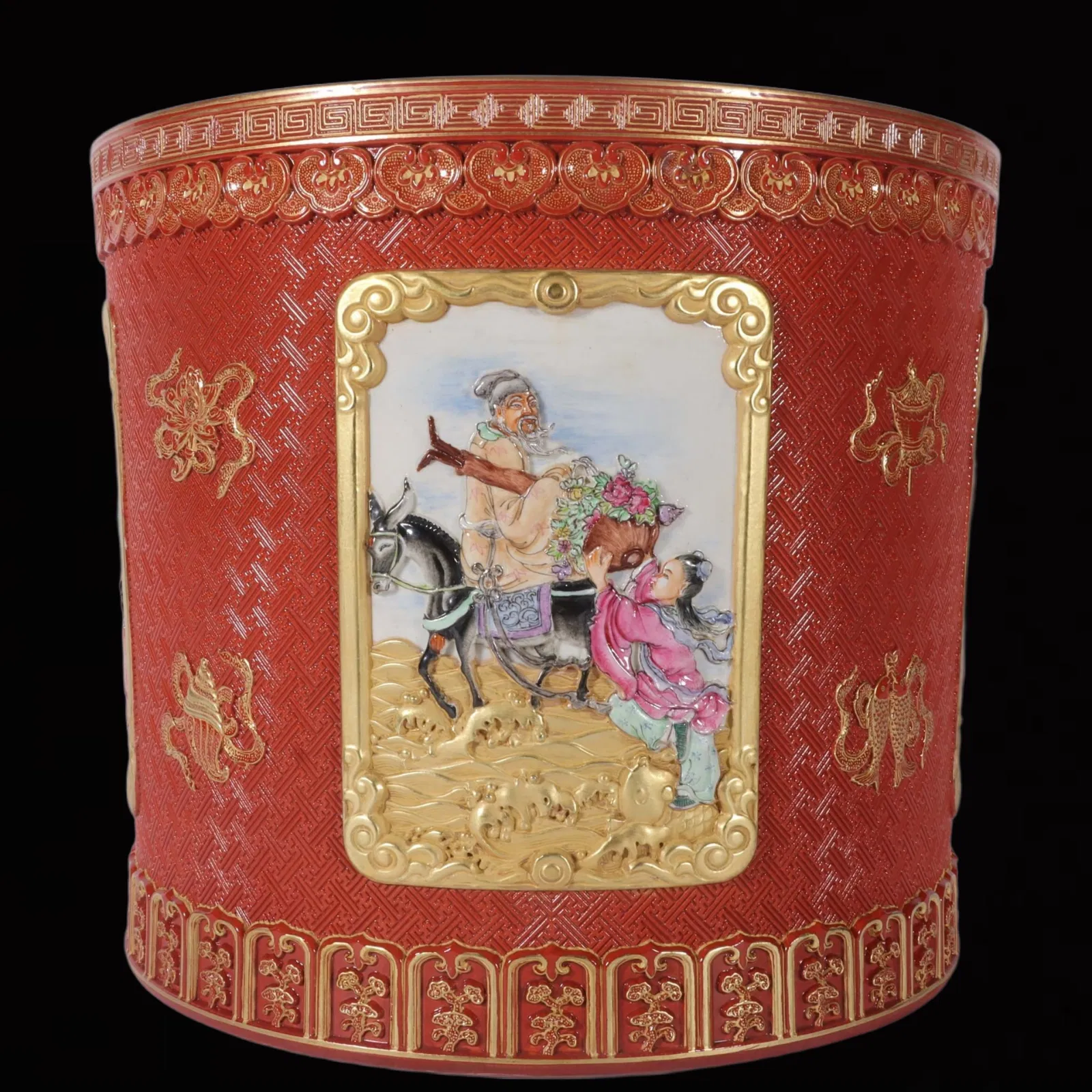 An Exquisite Enamel Iron-Red Painted Gold Figure and Story Pattern Brush Pot