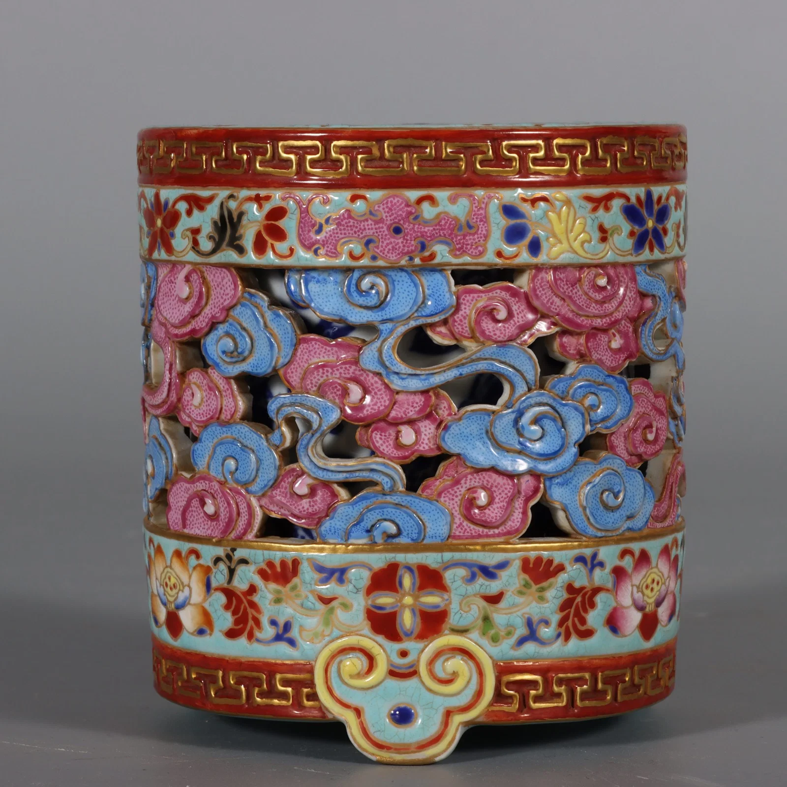 An Exquisite Enamel Painted Gold Auspicious Cloud Pattern Brush Pot