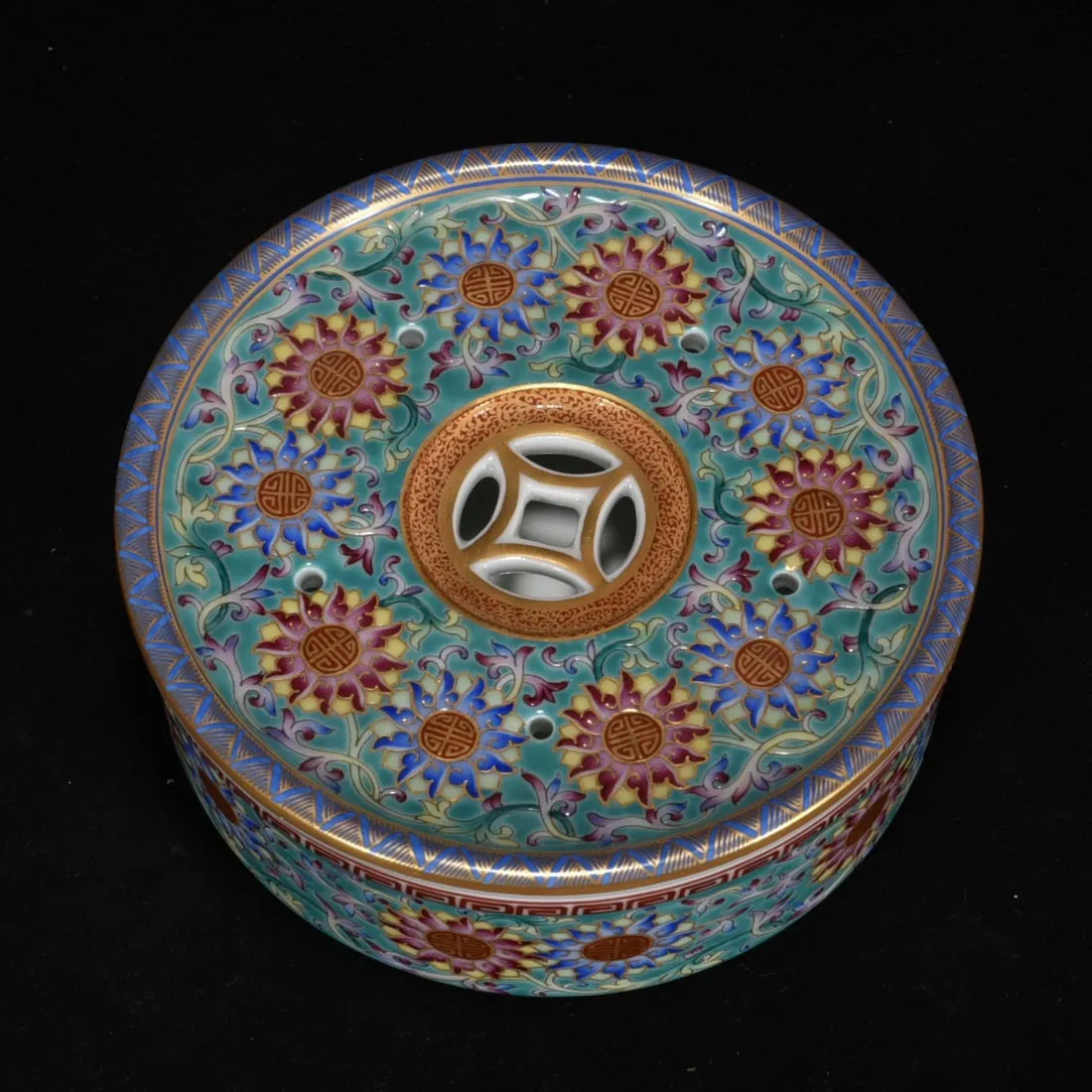 An Exquisite Enamel Painted Gold Lotus Pattern Box