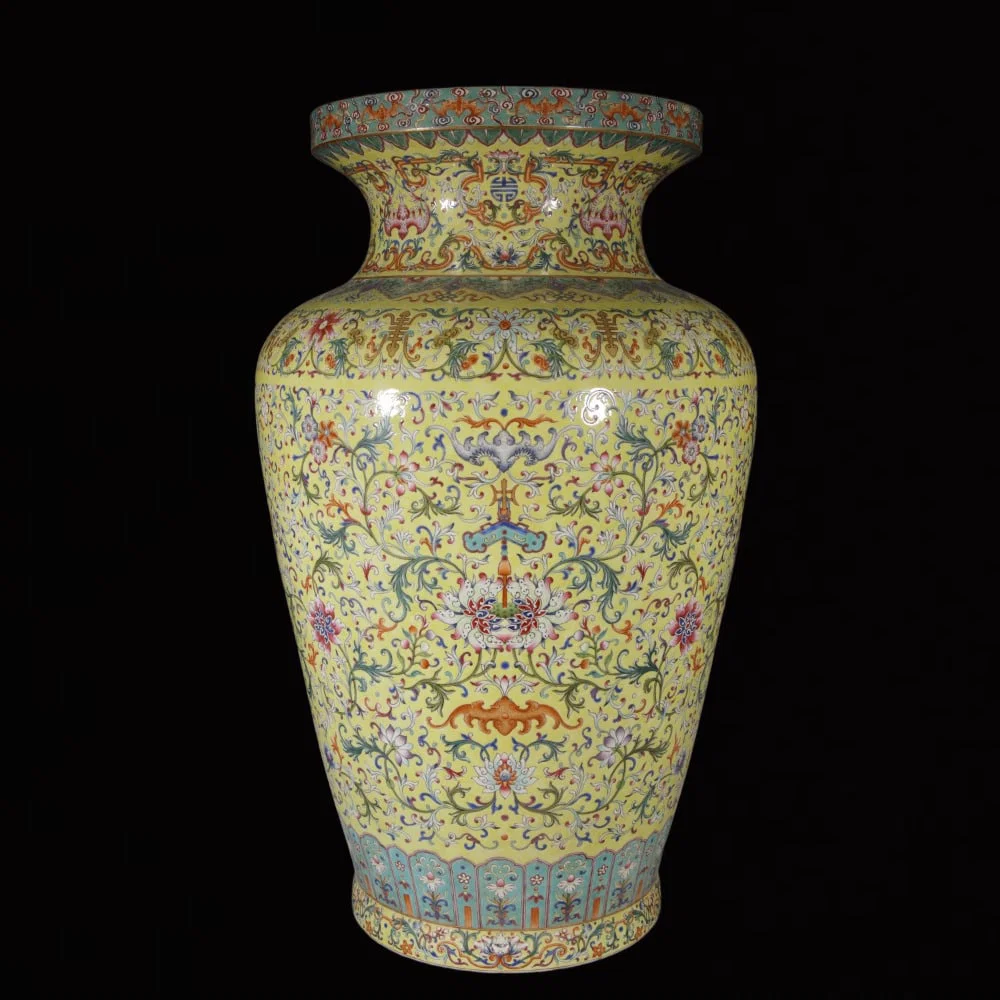 An Exquisite Enamel Yellow Ground Lotus Pattern Vase