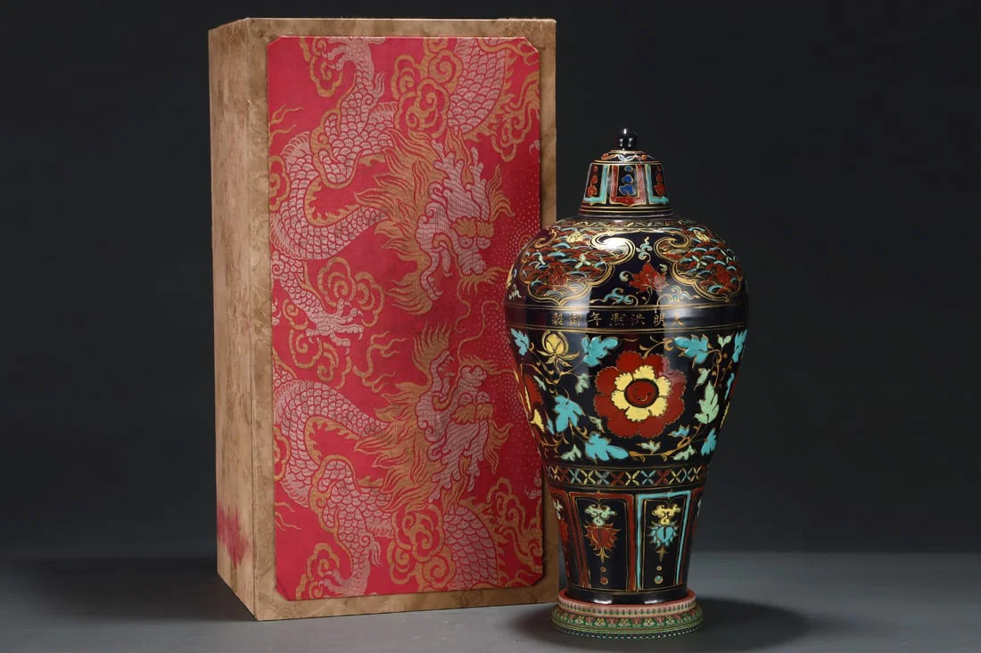 An Exquisite Fahua Glazed Ji Blue Glazed Painted Gold Peony Pattern Bottle