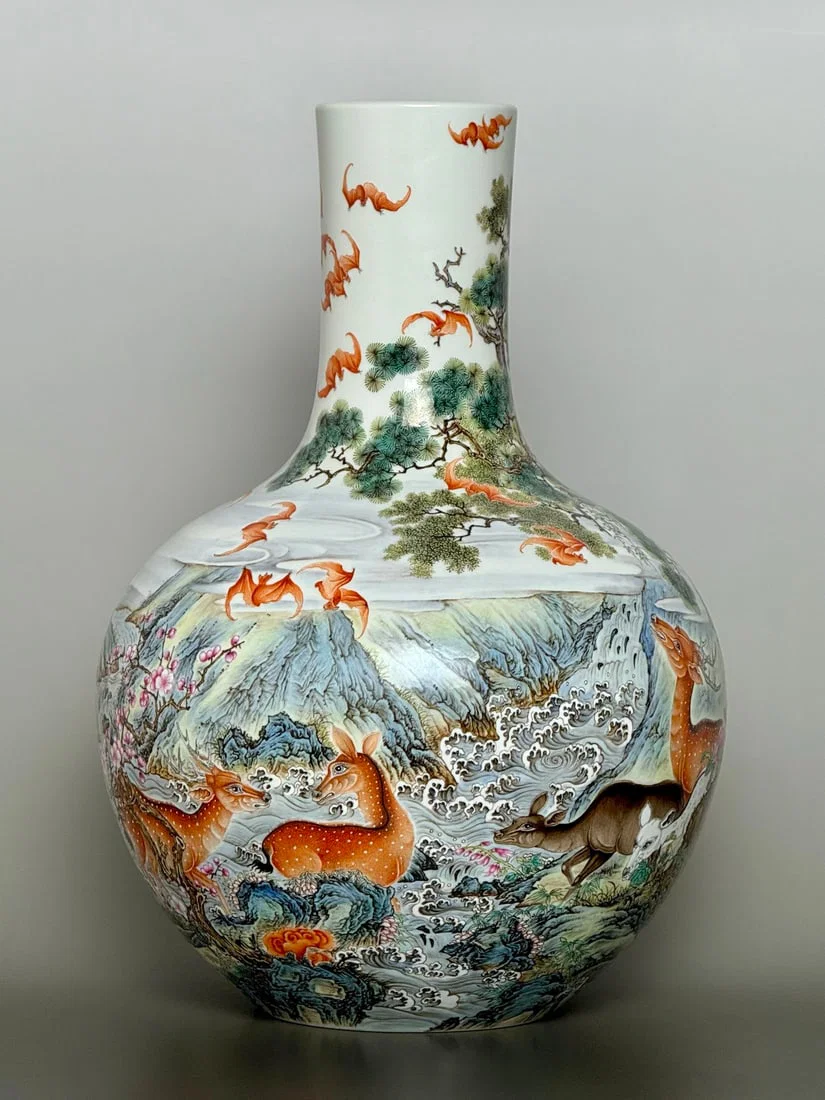 An Exquisite Famille-Rose Animal Pattern Vase