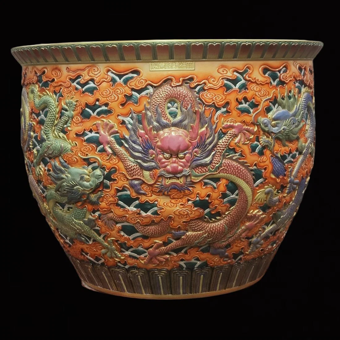 An Exquisite Famille-Rose Auspicious Cloud and Dragon Pattern Vat