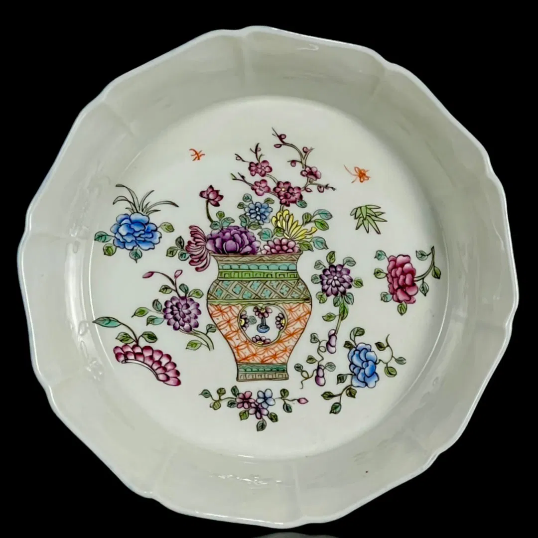 An Exquisite Famille-Rose Blue Glazed Flower Pattern Plate
