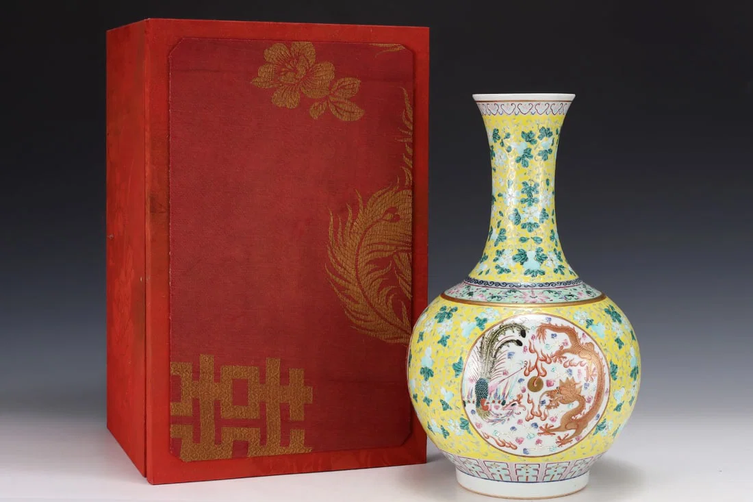 An Exquisite Famille-Rose Dragon and Phoenix Pattern Vase