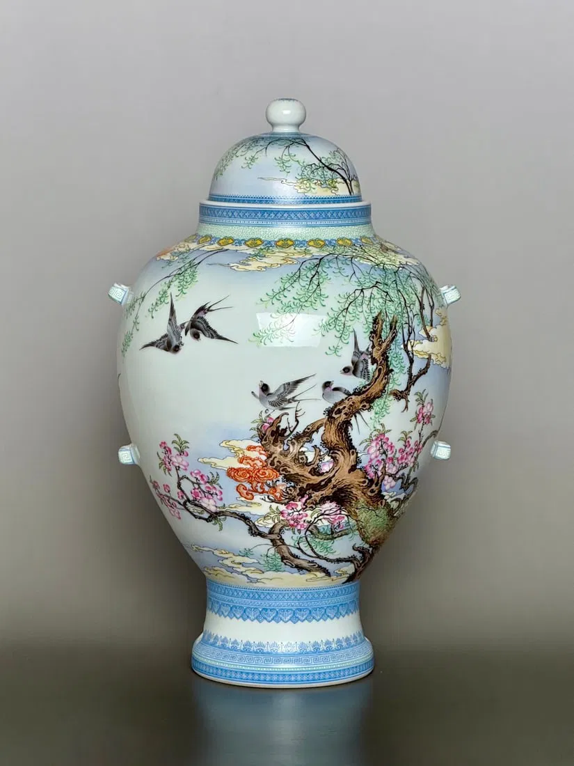 An Exquisite Famille-Rose Flower and Bird Pattern Jar with Cover,with poem