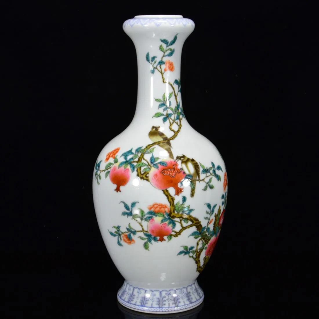 An Exquisite Famille-Rose Flower and Fruit Pattern Vase,with poem