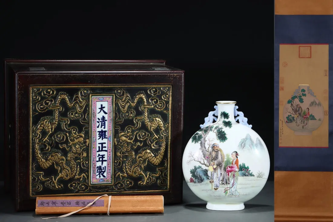 An Exquisite Famille-Rose Painted Gold Character and Story Pattern Double-Ears Vase,with poem,with