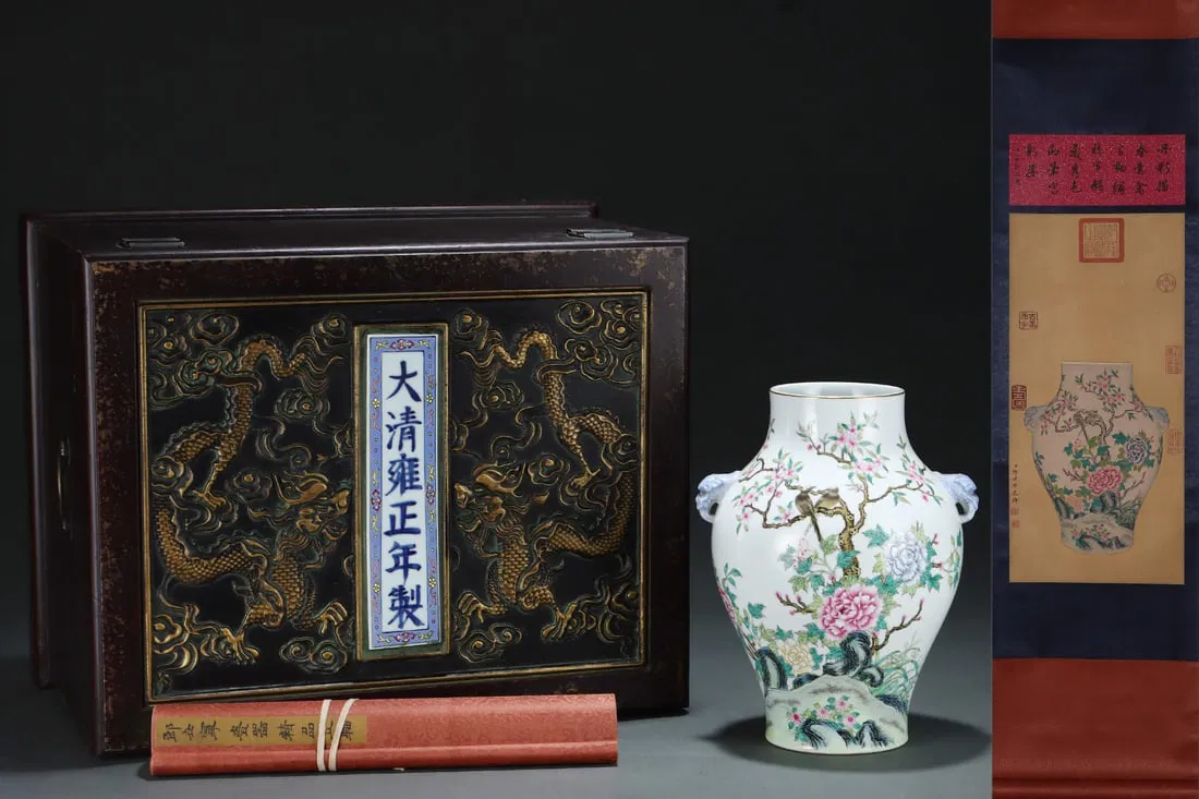 An Exquisite Famille-Rose Painted Gold Flower and Bird Pattern Double-Ears Vase,with Poem,with