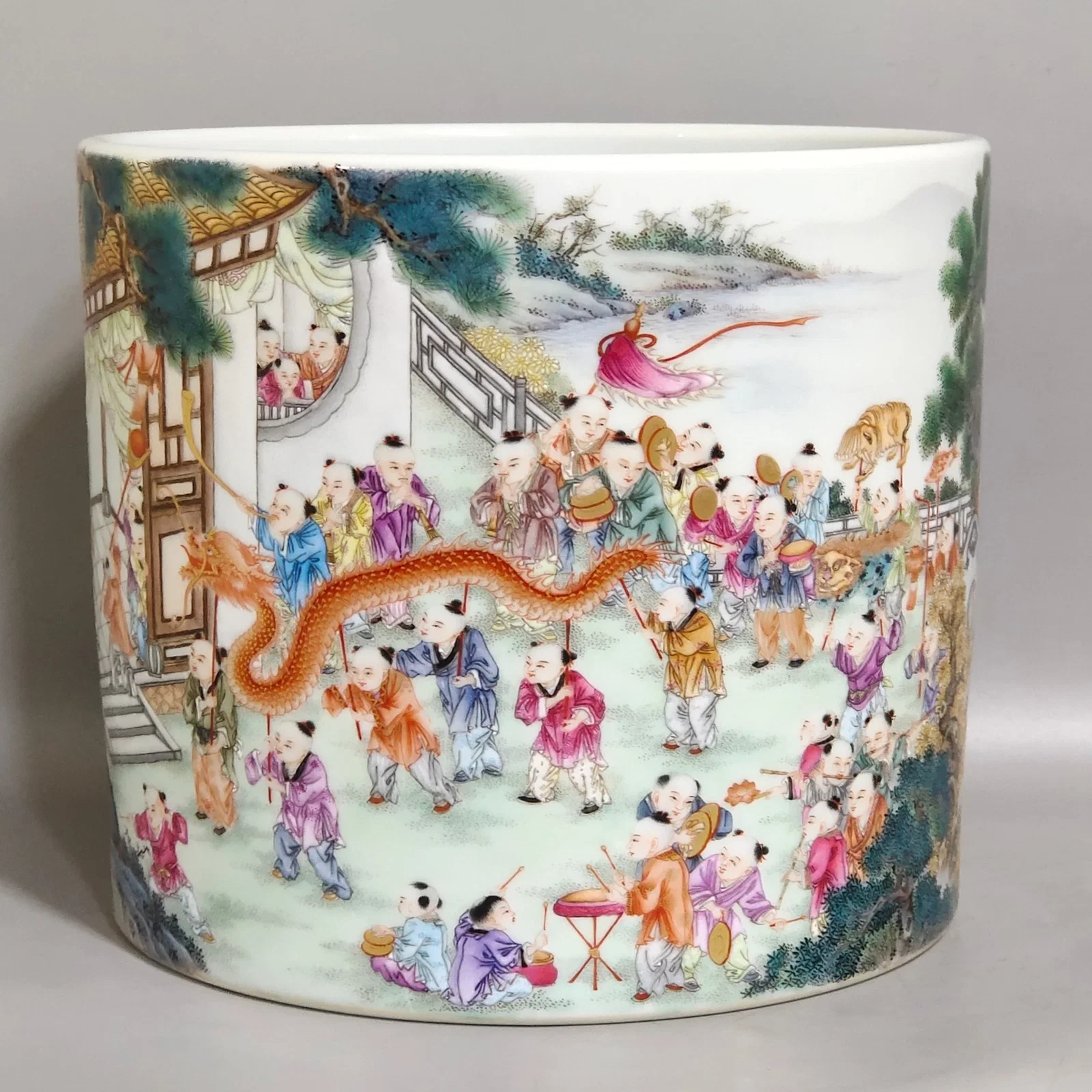 An Exquisite Famille-Rose Painted Gold Landscape and Figure Pattern Brush Pot