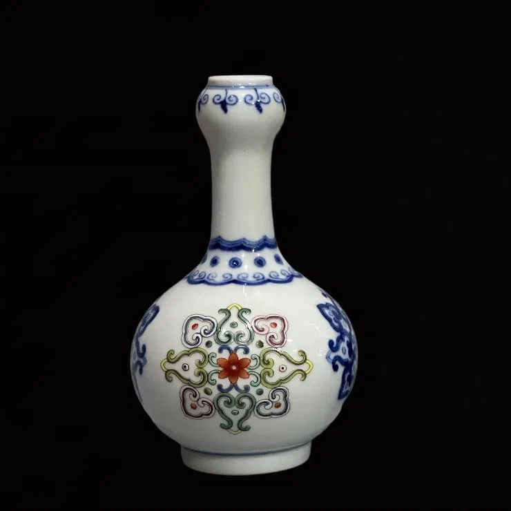 An Exquisite Famille-Rose Painted Gold Lotus Pattern Vase
