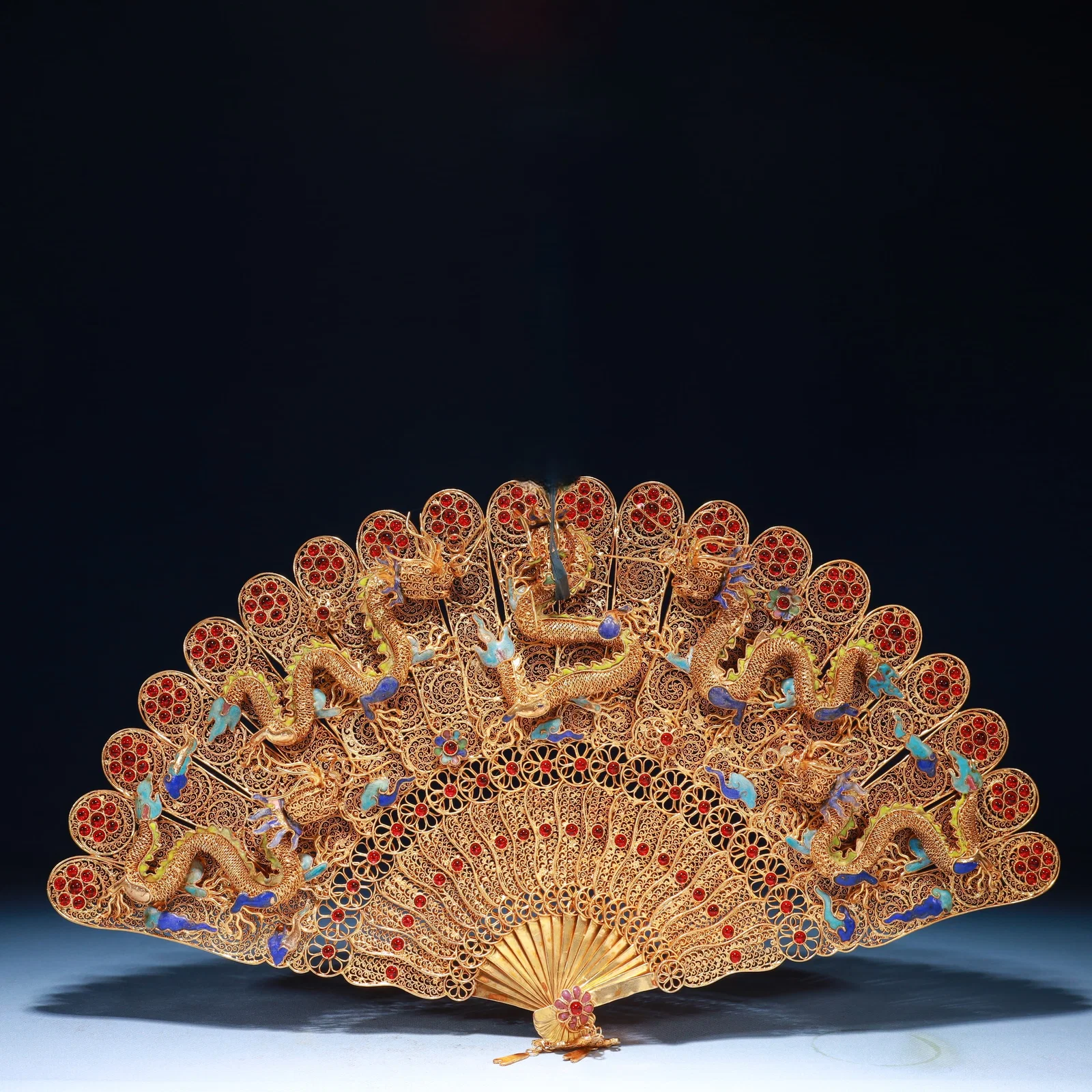 An Exquisite Filigree and Gilding Dragon Pattern Fan,Inlaid Gems