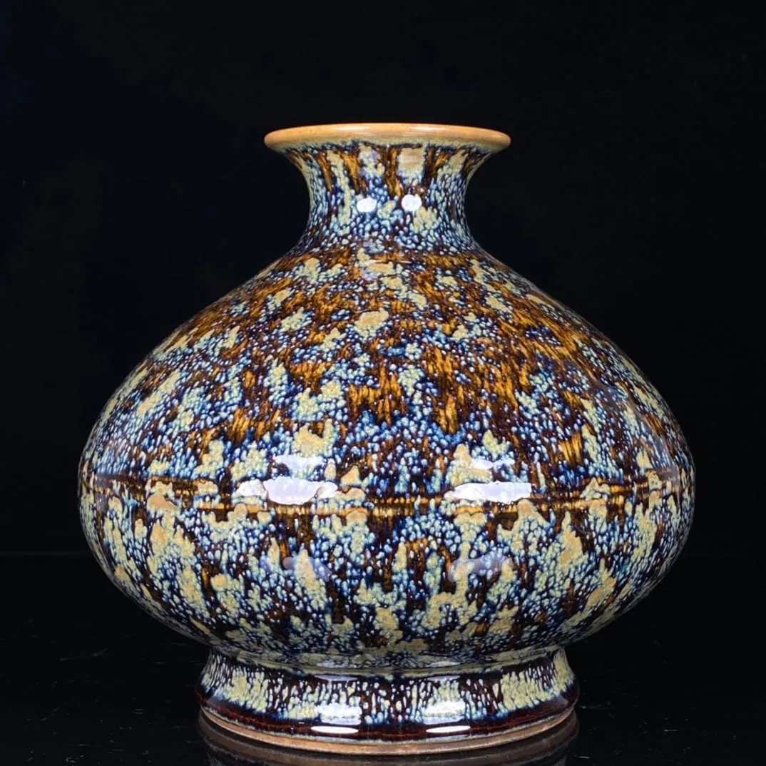 An Exquisite Flambe Glazed Vase
