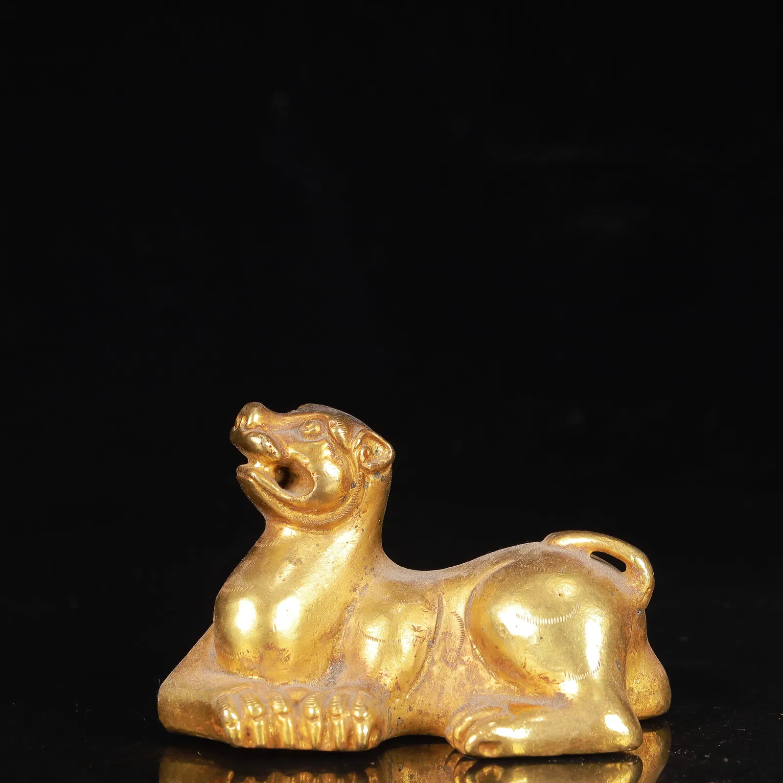 An Exquisite Gilt Bronze Auspicious Beast Ornament