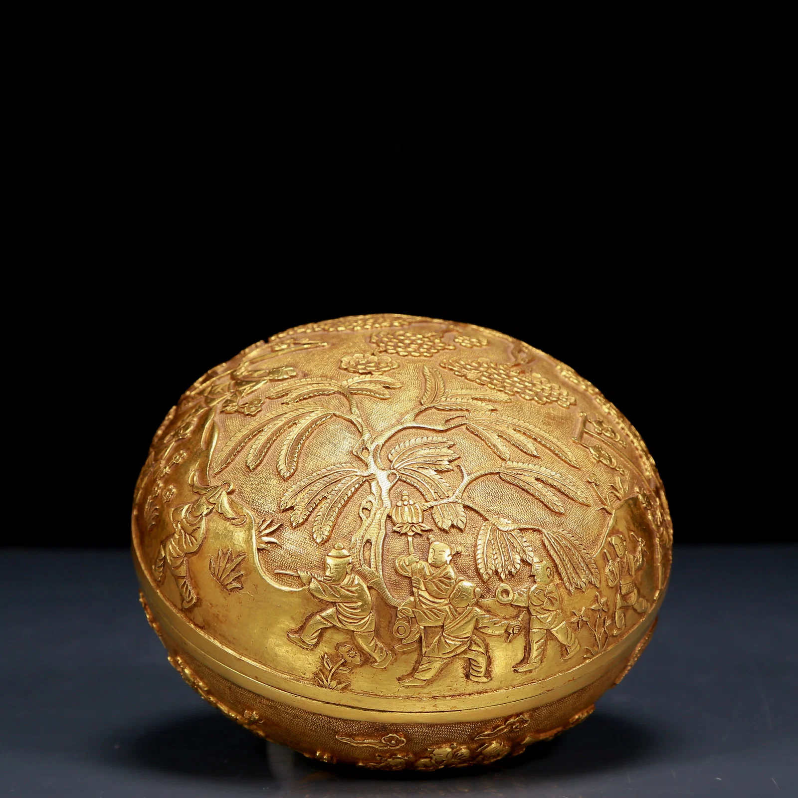 An Exquisite Gilt Bronze Character and Story Pattern Box