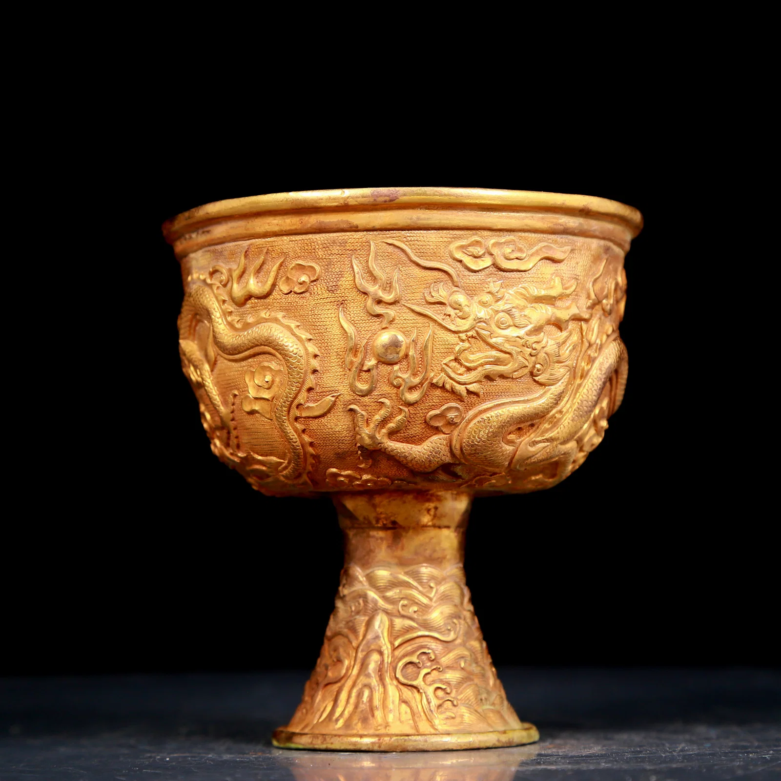 An exquisite gilt bronze cup with dragon pattern
