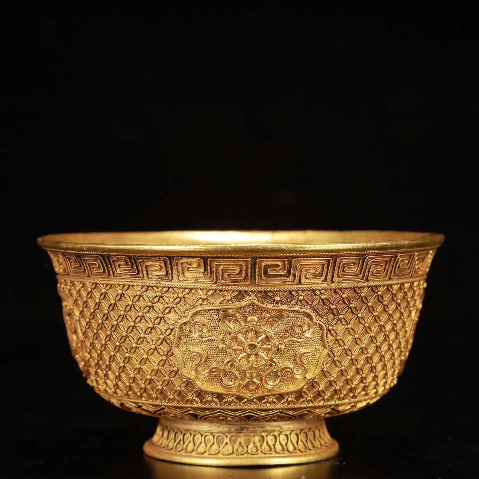 An Exquisite Gilt Bronze Eight Treasures Pattern Bowl