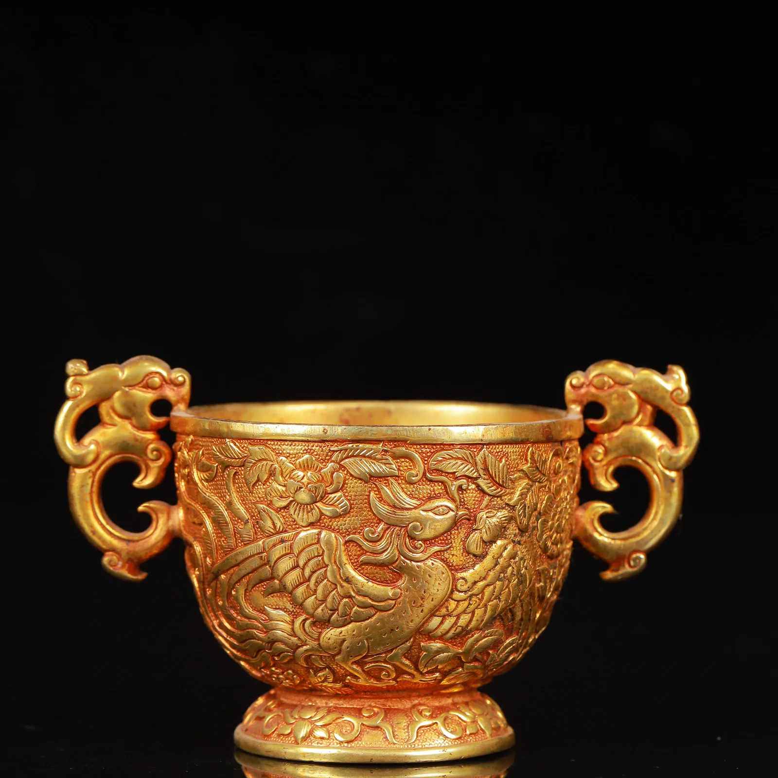 An Exquisite Gilt Bronze Phoenix Pattern Dragon-Ears Cup