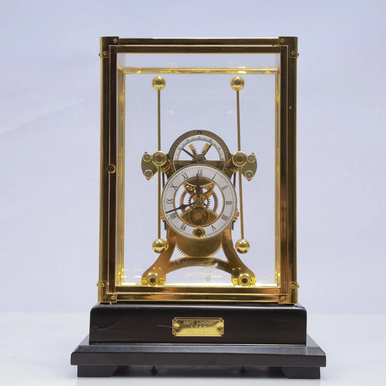An Exquisite Gilt Bronze Table Clock Ornament