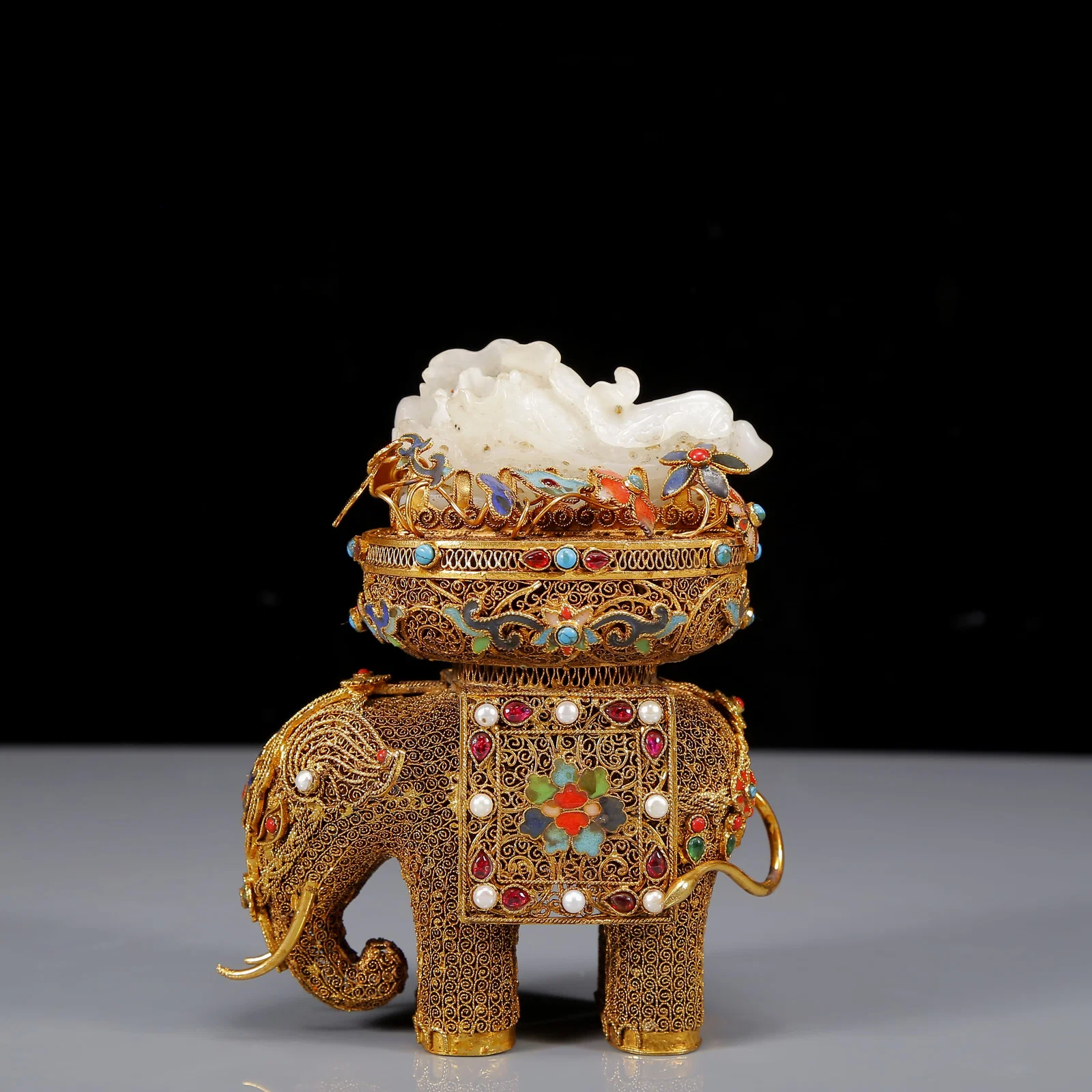 An Exquisite Gilt Inlaid White Jade Elephant Ornament,Inlaid Gems