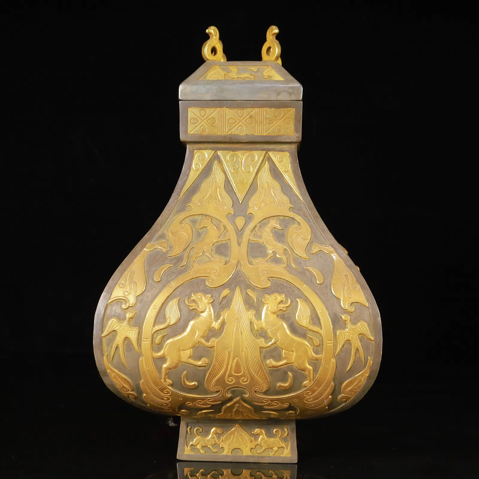 An Exquisite Gilt Silver Auspicious Beast Pattern Beast-Ears Cover Jar