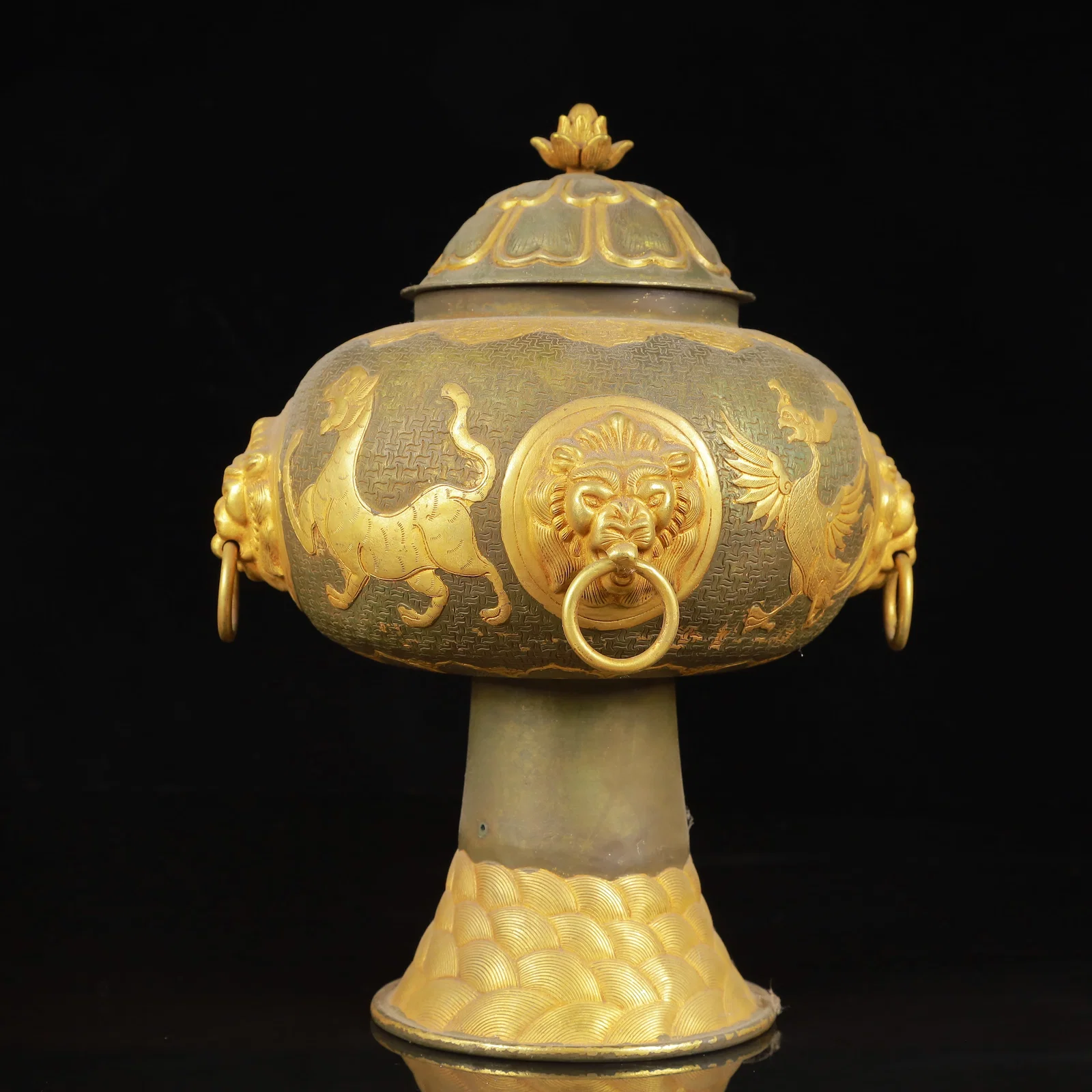 An Exquisite Gilt Silver Auspicious Beast Pattern Beast-Ears Jar
