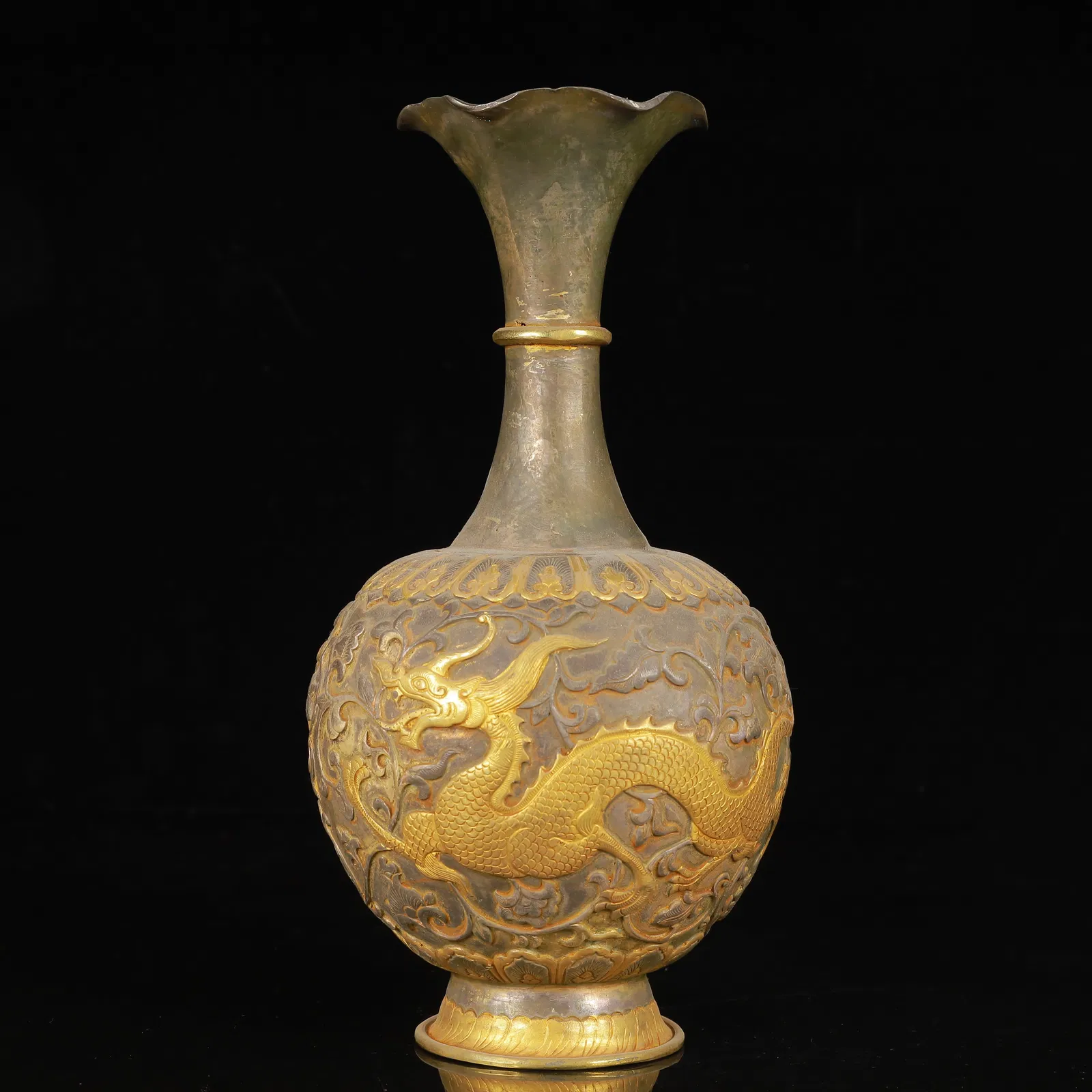 An Exquisite Gilt Silver Dragon and Phoenix Pattern Vase