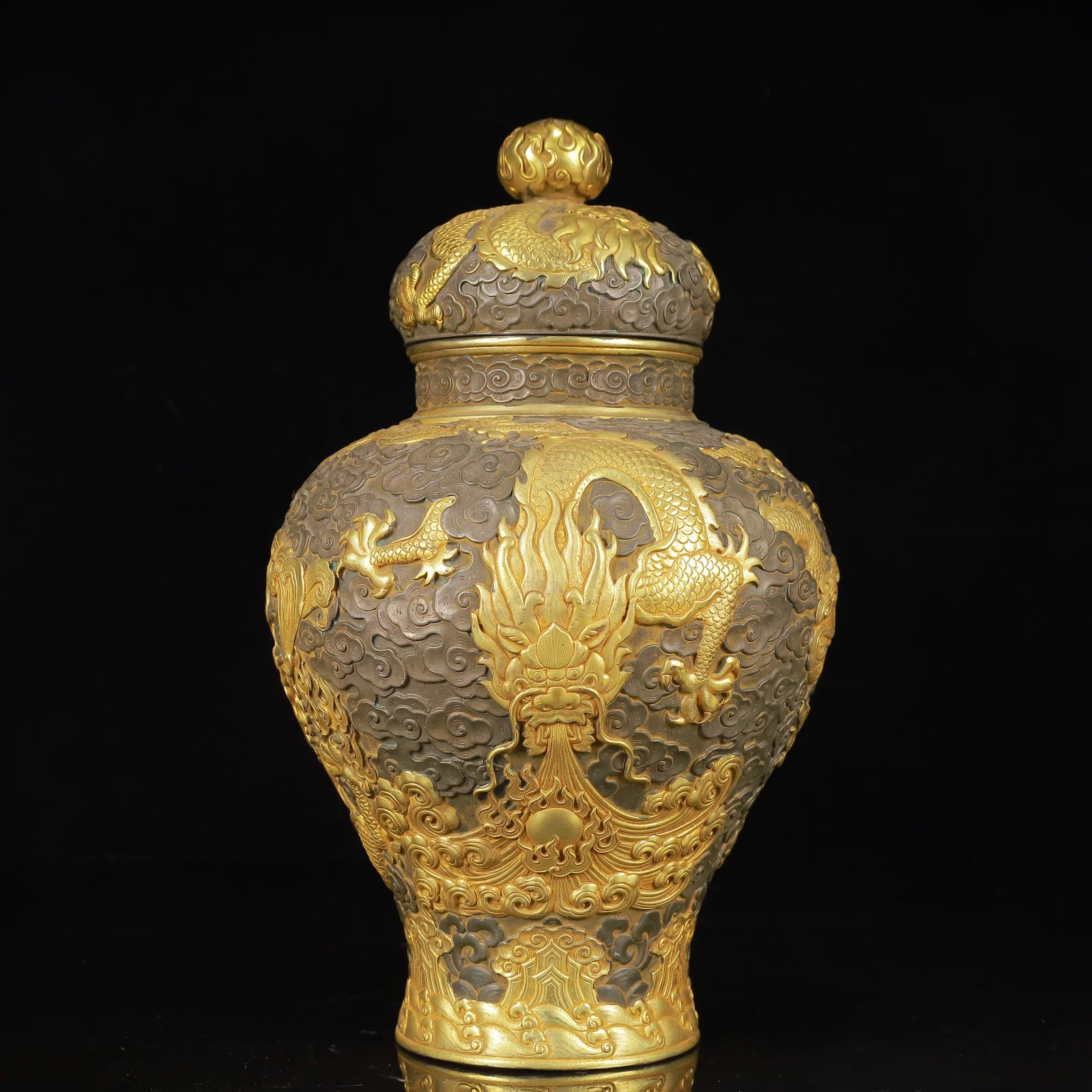 An Exquisite Gilt Silver Dragon Pattern Cover Jar