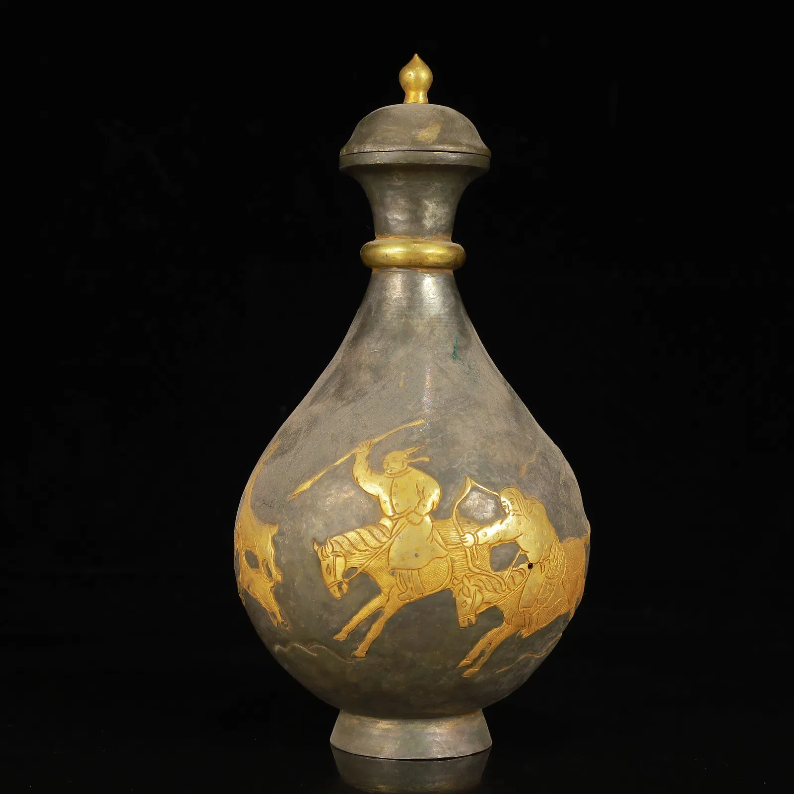 An Exquisite Gilt Silver Figure Pattern Vase,with Poem