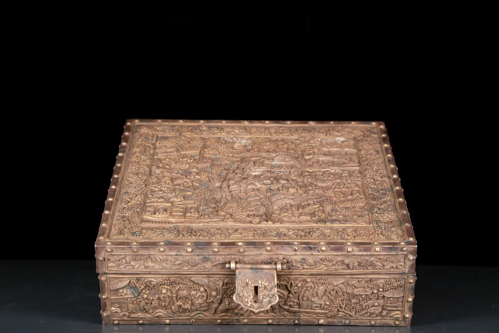 An Exquisite Gilt Silver Landscape and Figure Pattern Box