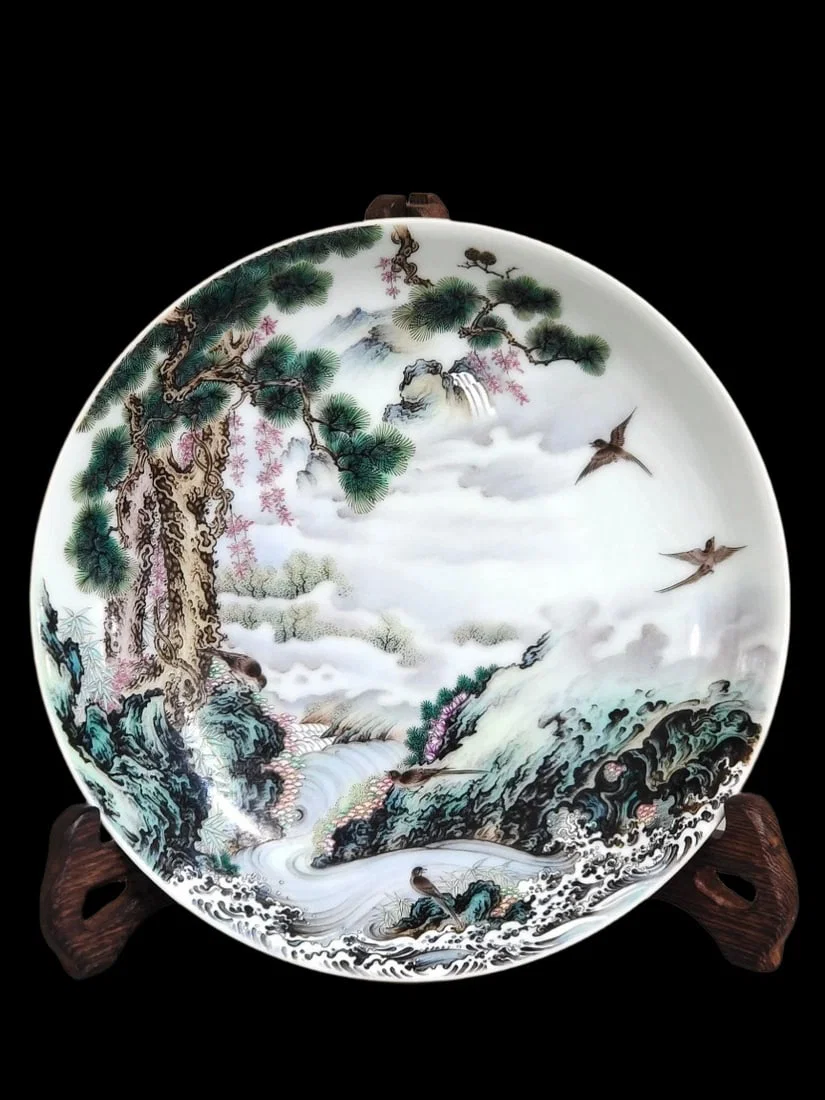 An Exquisite Green Glazed Flower and Bird Pattern Plate