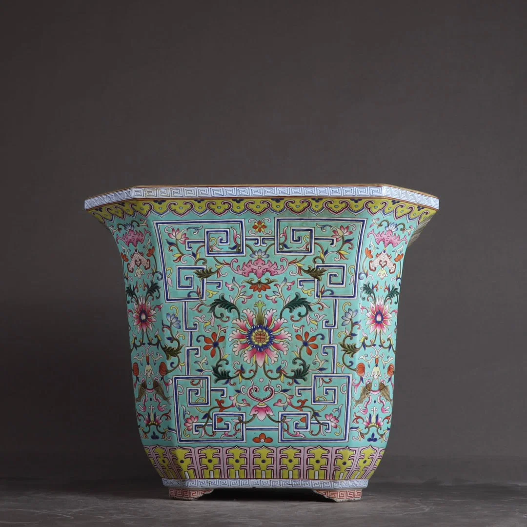 An Exquisite Green Ground Famille-Rose Lotus Pattern Flowerpot